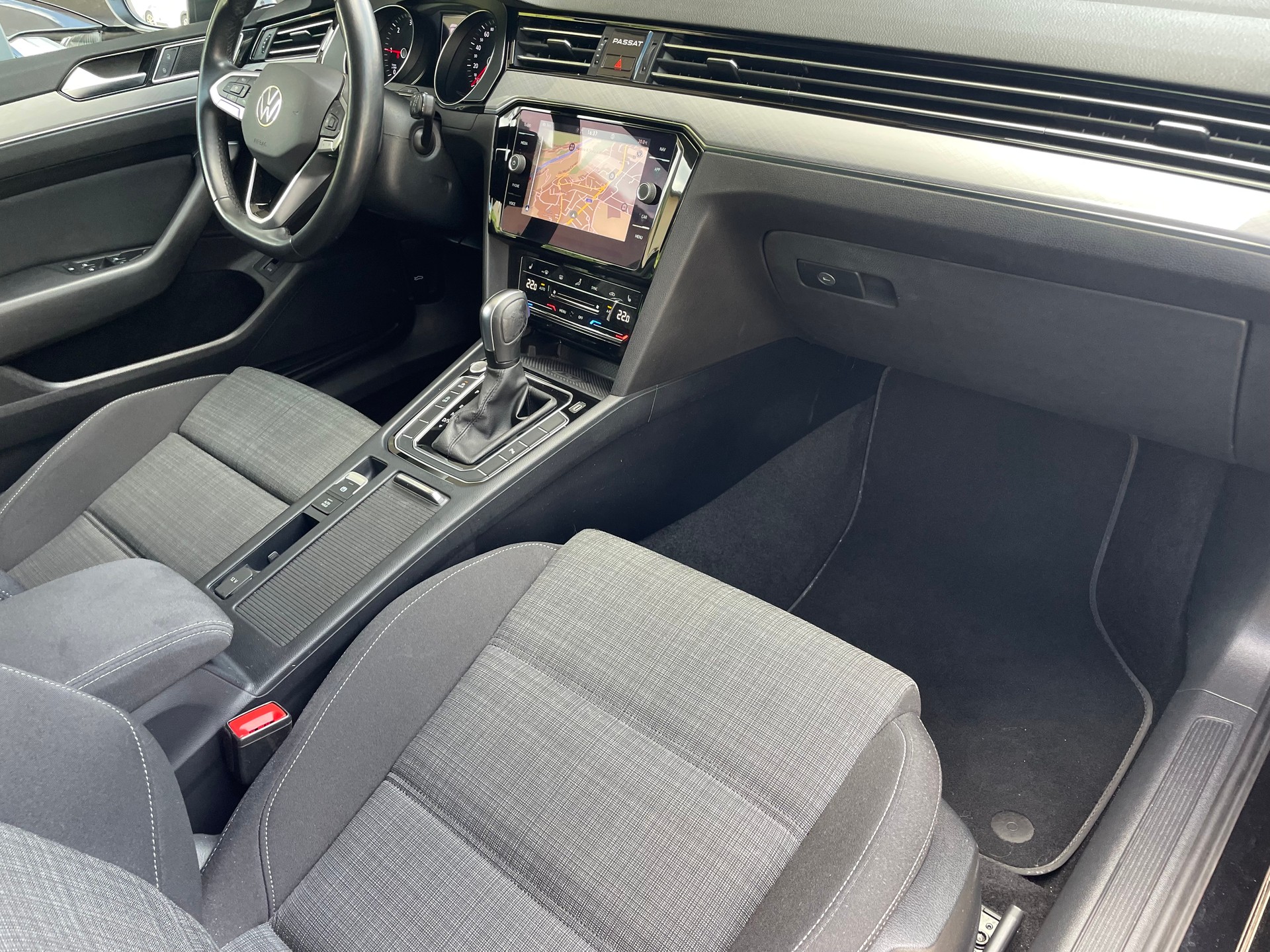 VW Passat 2.0 TDI BMT Business DSG-image-11