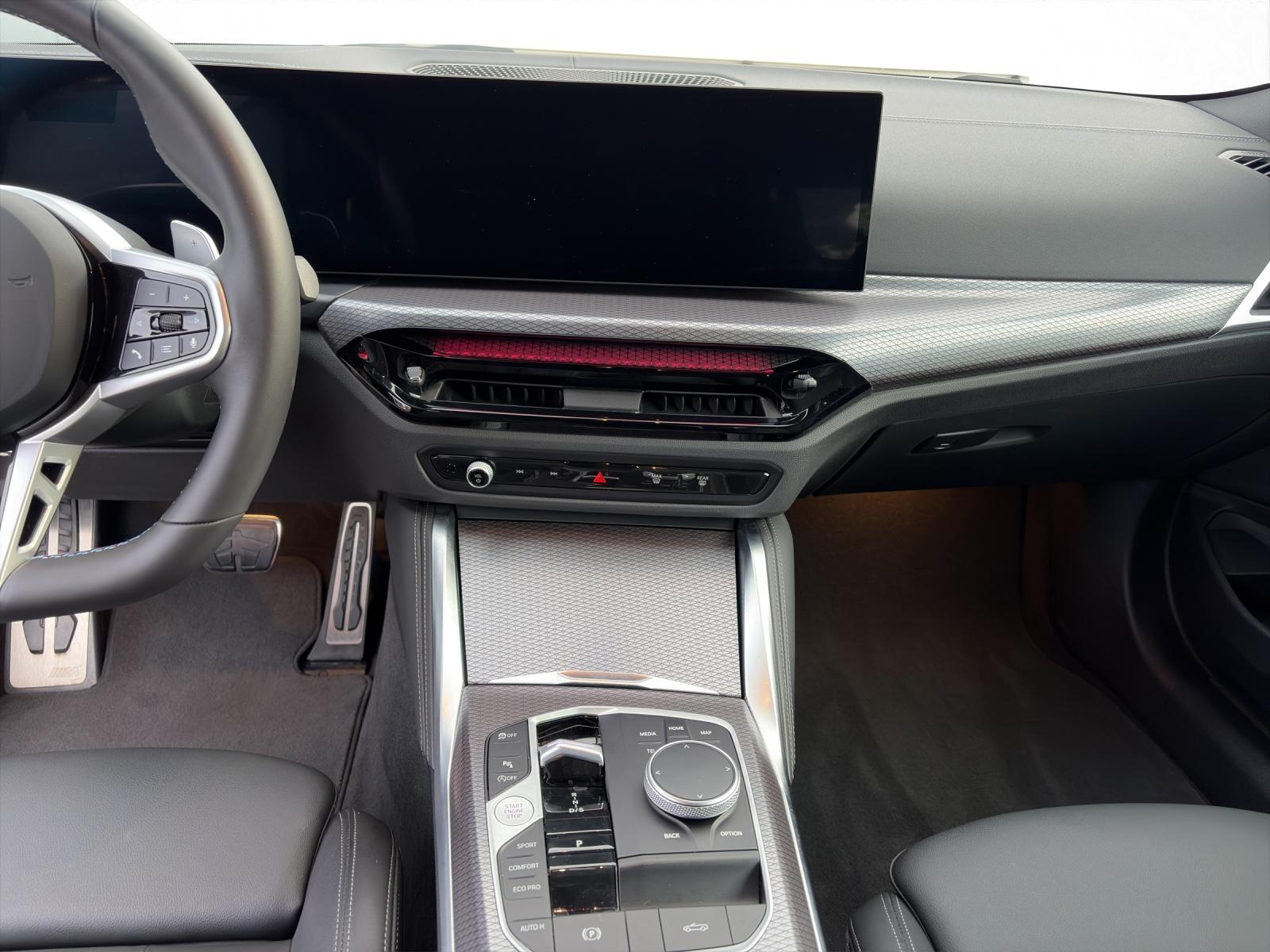 BMW M440i xDrive Cabrio-image-11