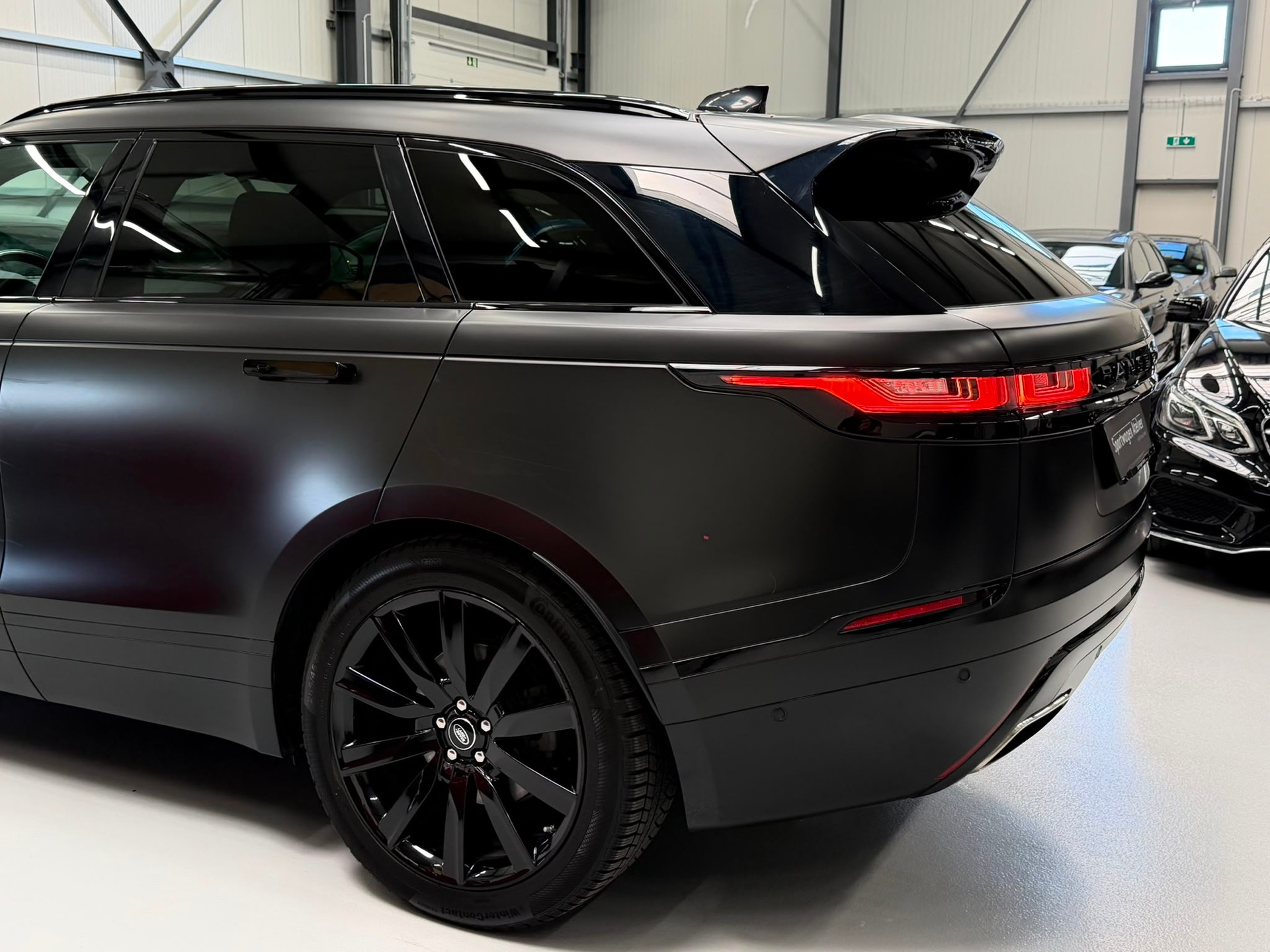 LAND ROVER Range Rover Velar R-Dynamic P 300 SE Automatic-image-5