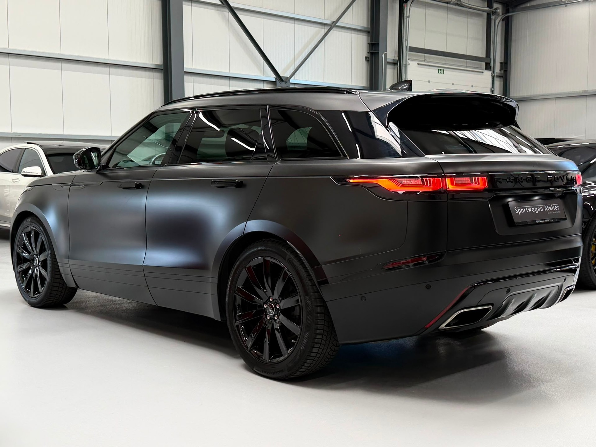 LAND ROVER Range Rover Velar R-Dynamic P 300 SE Automatic-image-3