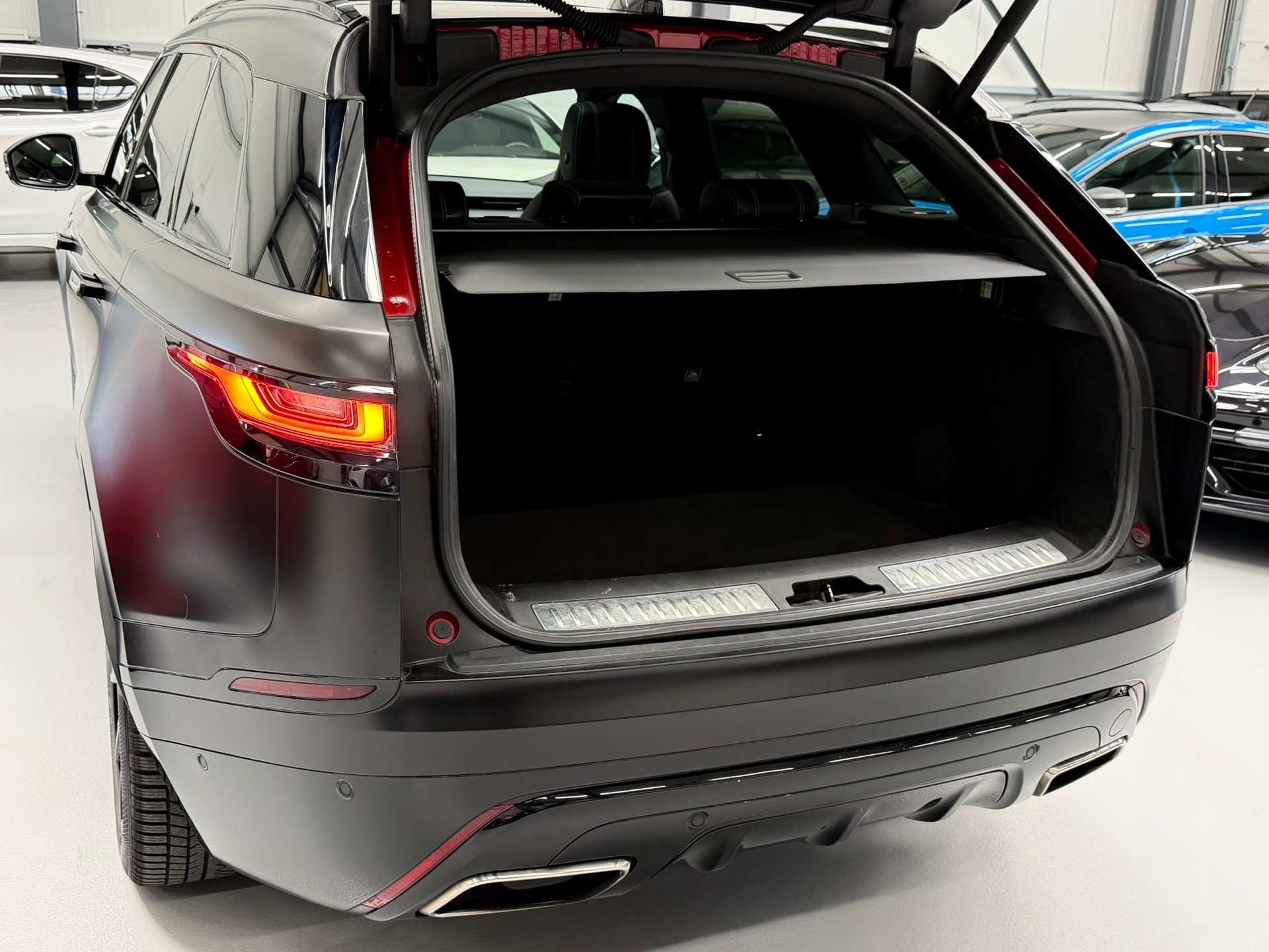 LAND ROVER Range Rover Velar R-Dynamic P 300 SE Automatic-image-25