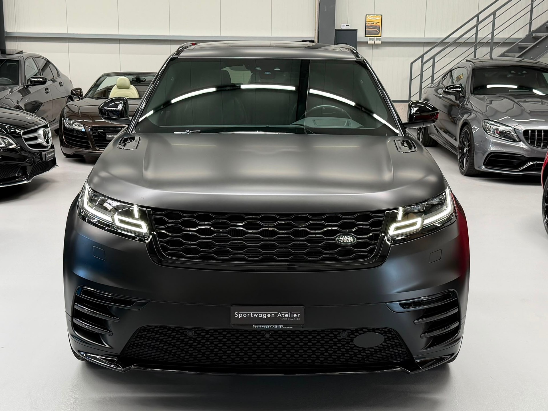 LAND ROVER Range Rover Velar R-Dynamic P 300 SE Automatic-image-12