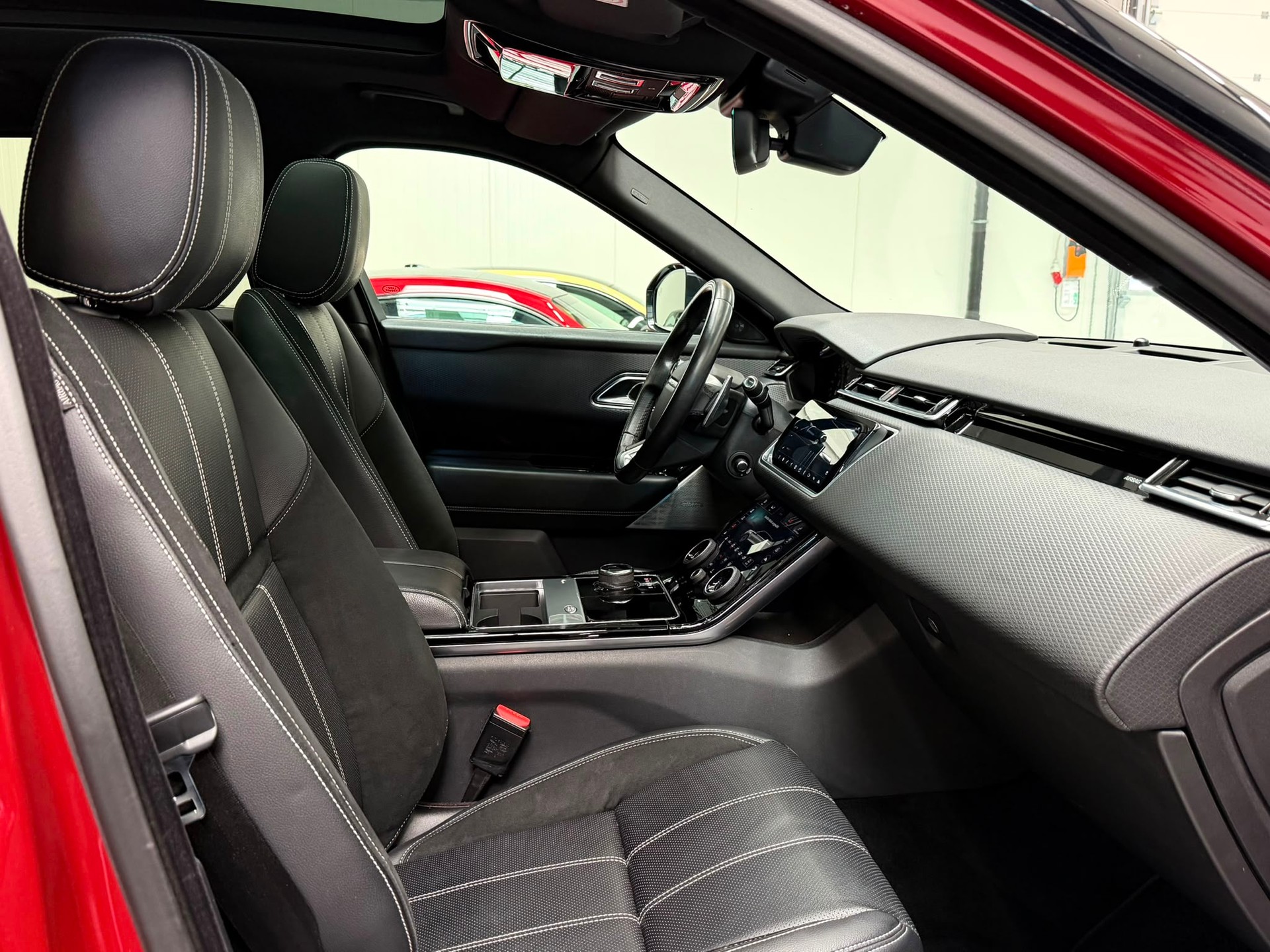 LAND ROVER Range Rover Velar R-Dynamic P 300 SE Automatic-image-27