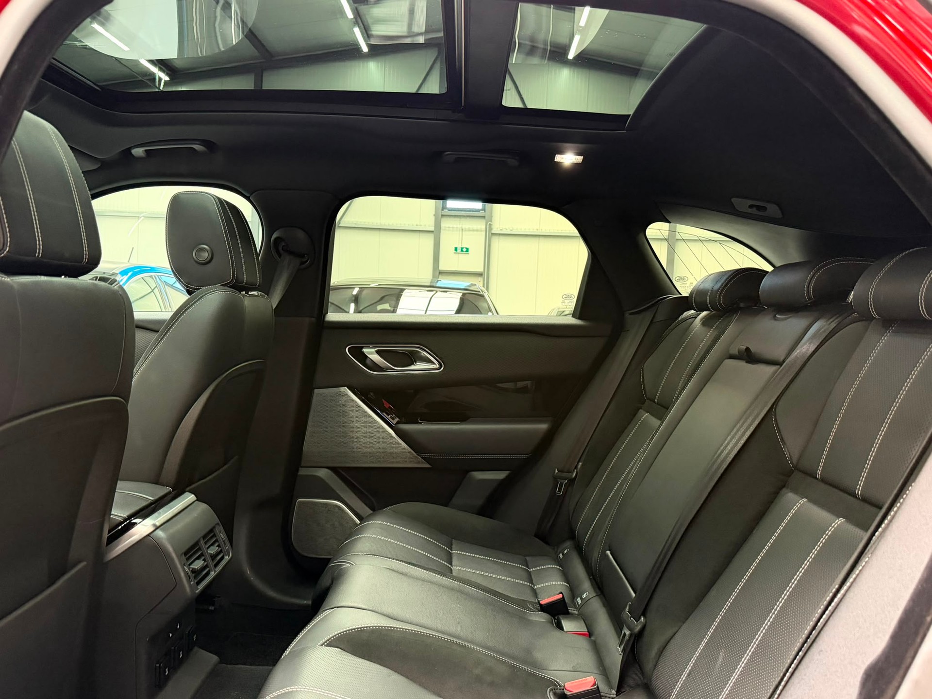 LAND ROVER Range Rover Velar R-Dynamic P 300 SE Automatic-image-23
