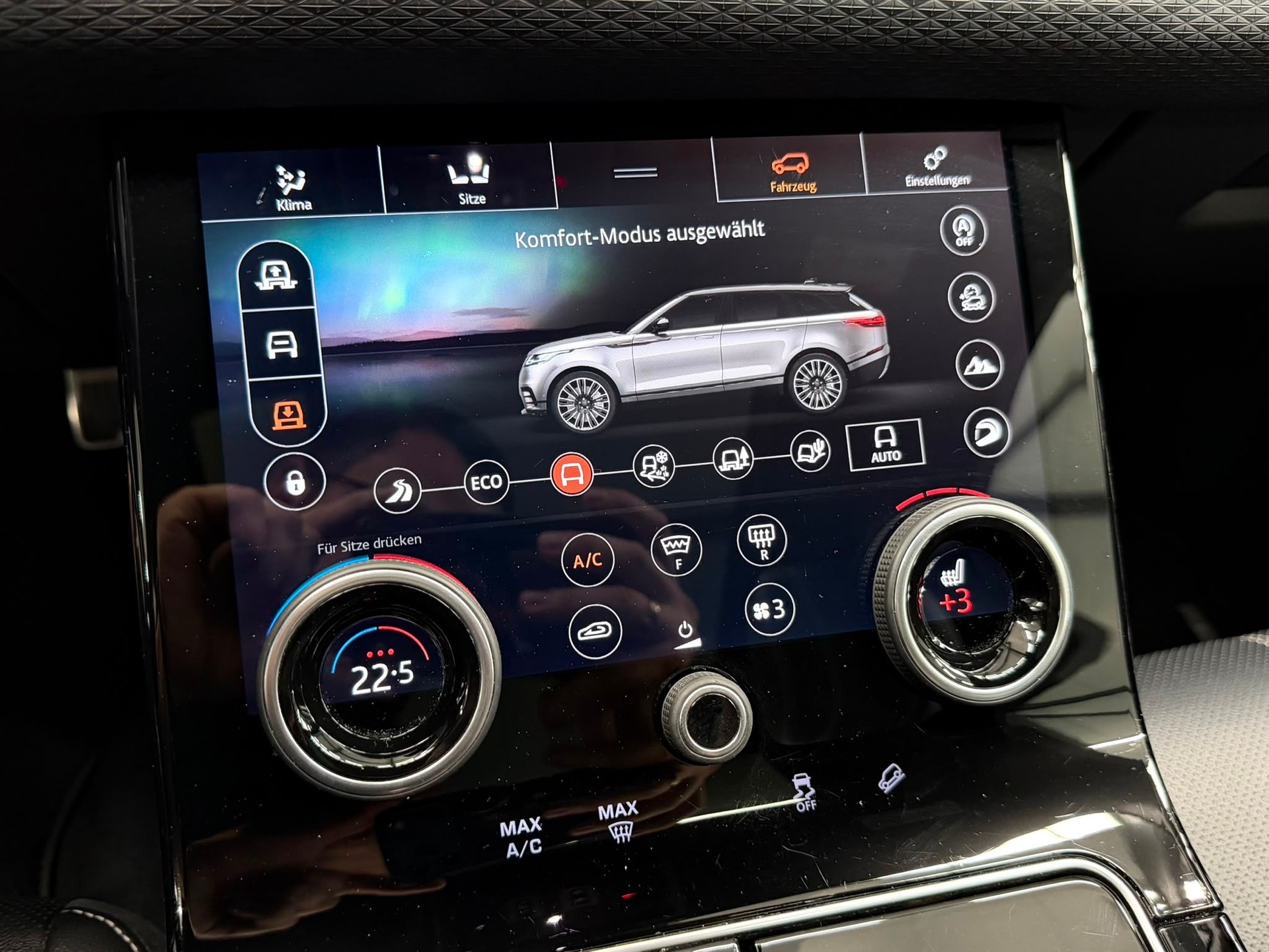 LAND ROVER Range Rover Velar R-Dynamic P 300 SE Automatic-image-18