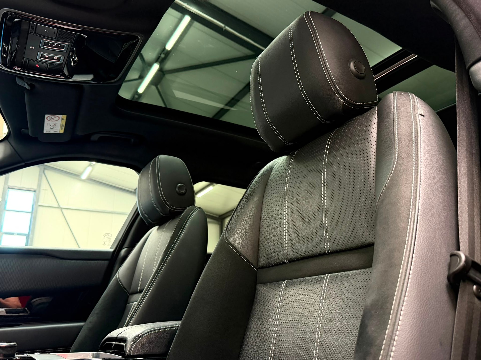 LAND ROVER Range Rover Velar R-Dynamic P 300 SE Automatic-image-21