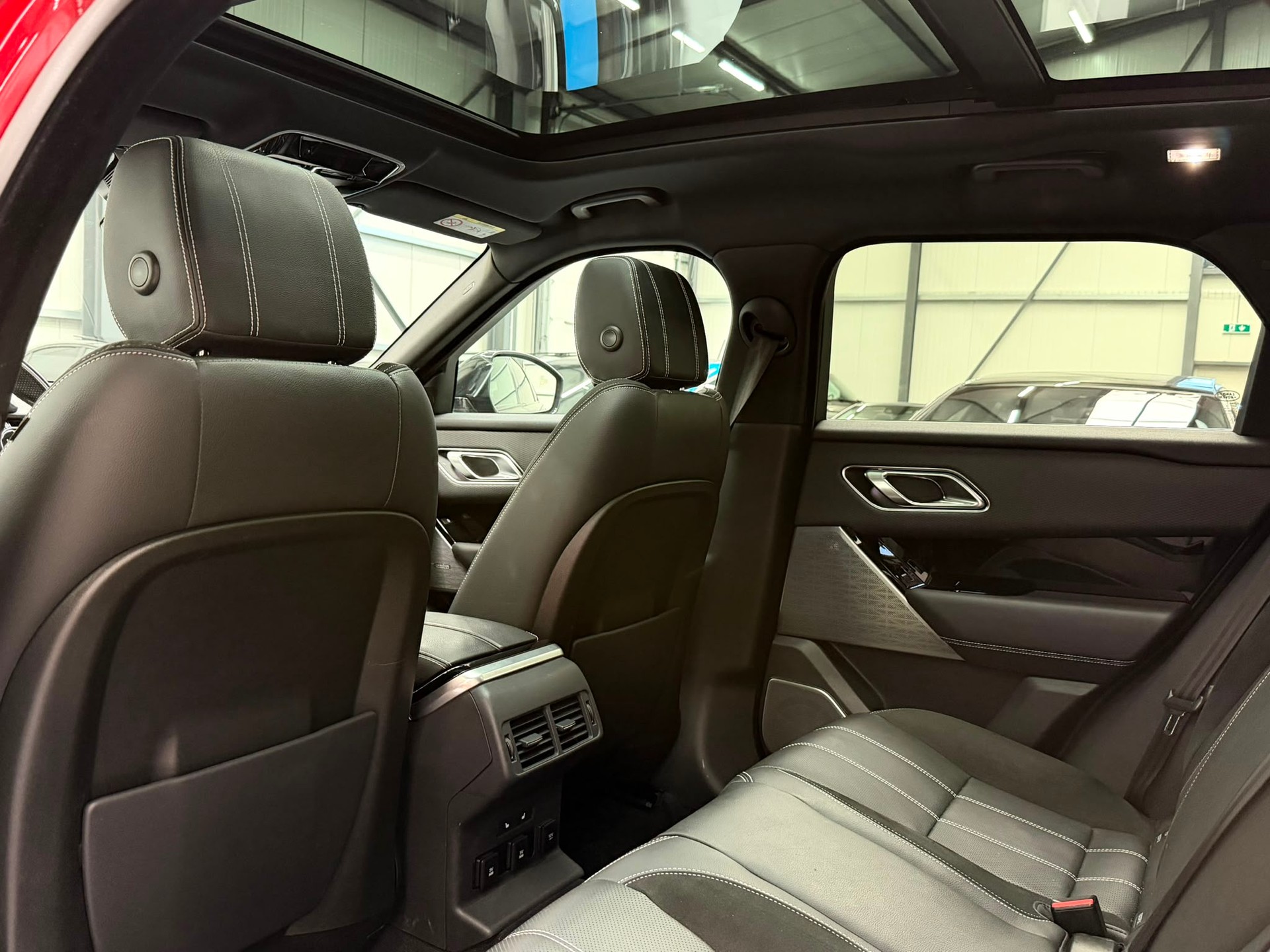 LAND ROVER Range Rover Velar R-Dynamic P 300 SE Automatic-image-24