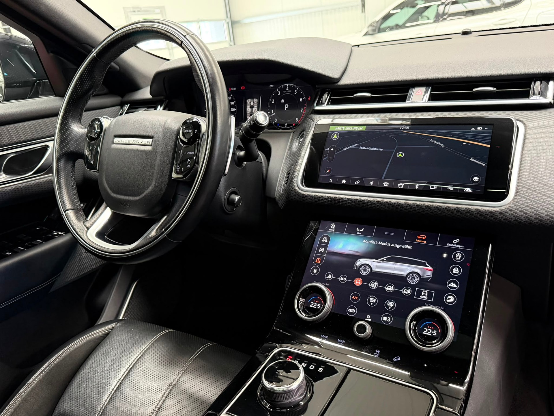 LAND ROVER Range Rover Velar R-Dynamic P 300 SE Automatic-image-28