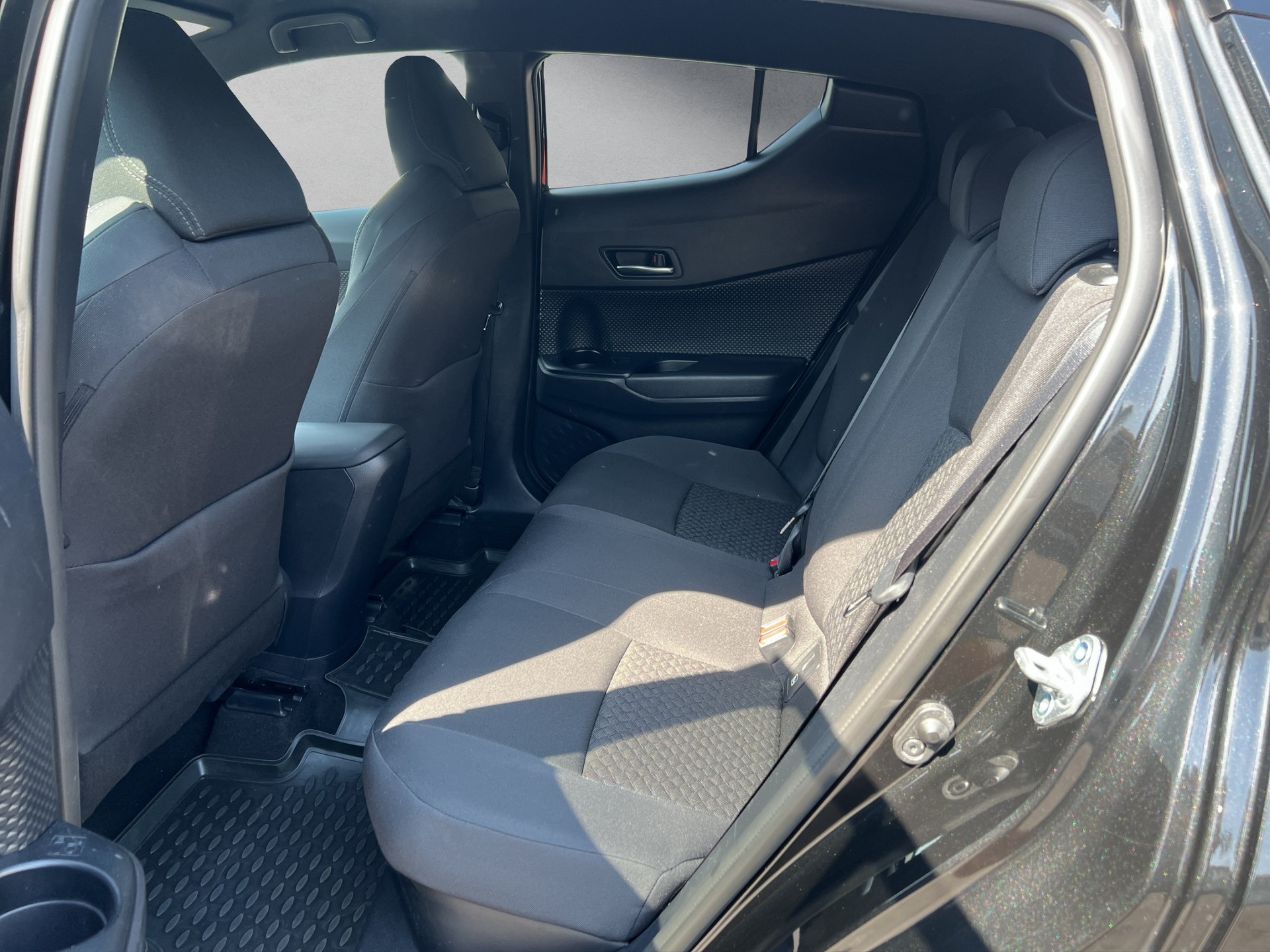 TOYOTA C-HR 2.0 VVTi HSD Trend-image-8