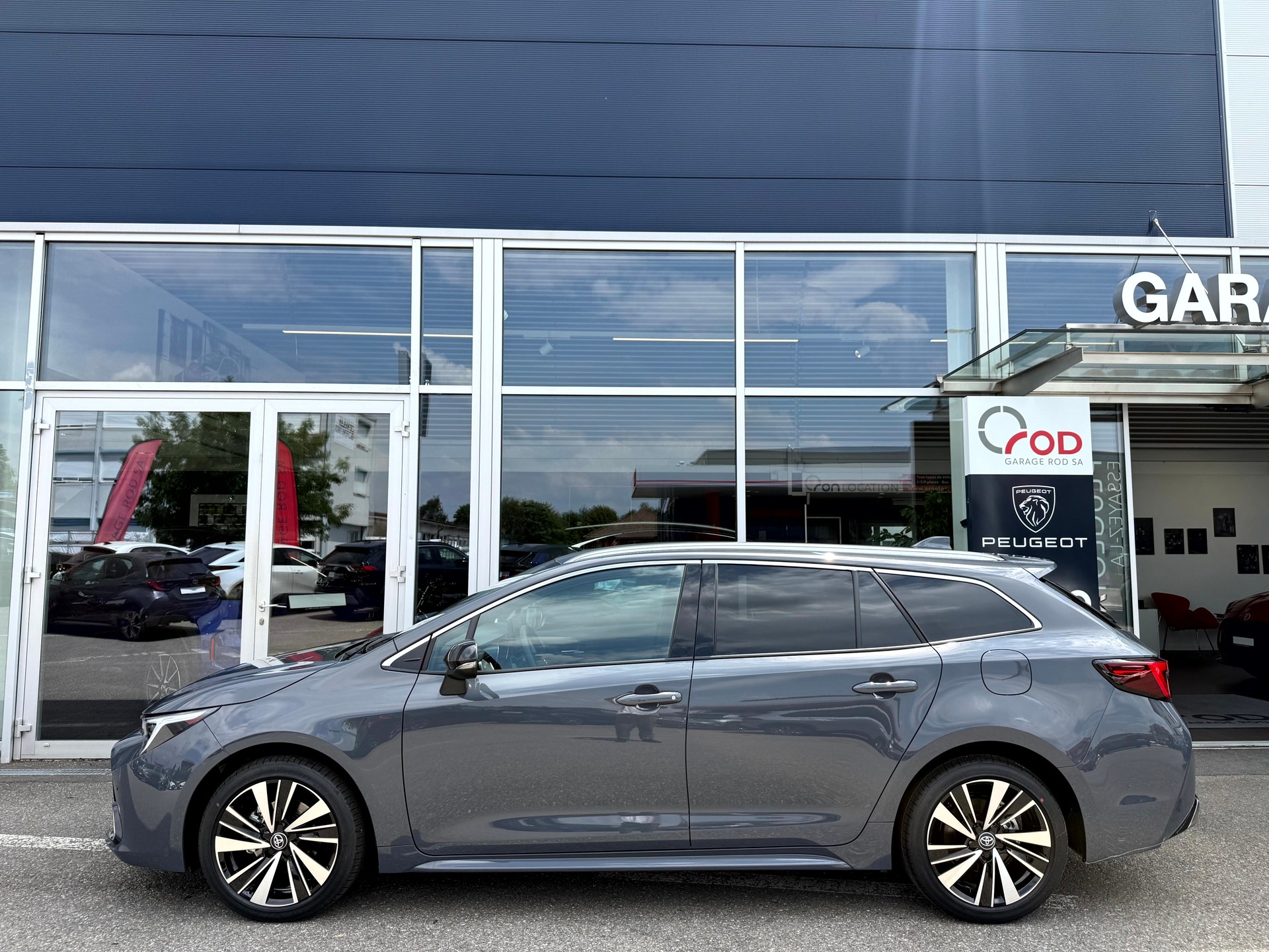 TOYOTA Corolla Touring Sports 1.8 HSD Trend e-CVT-image-5