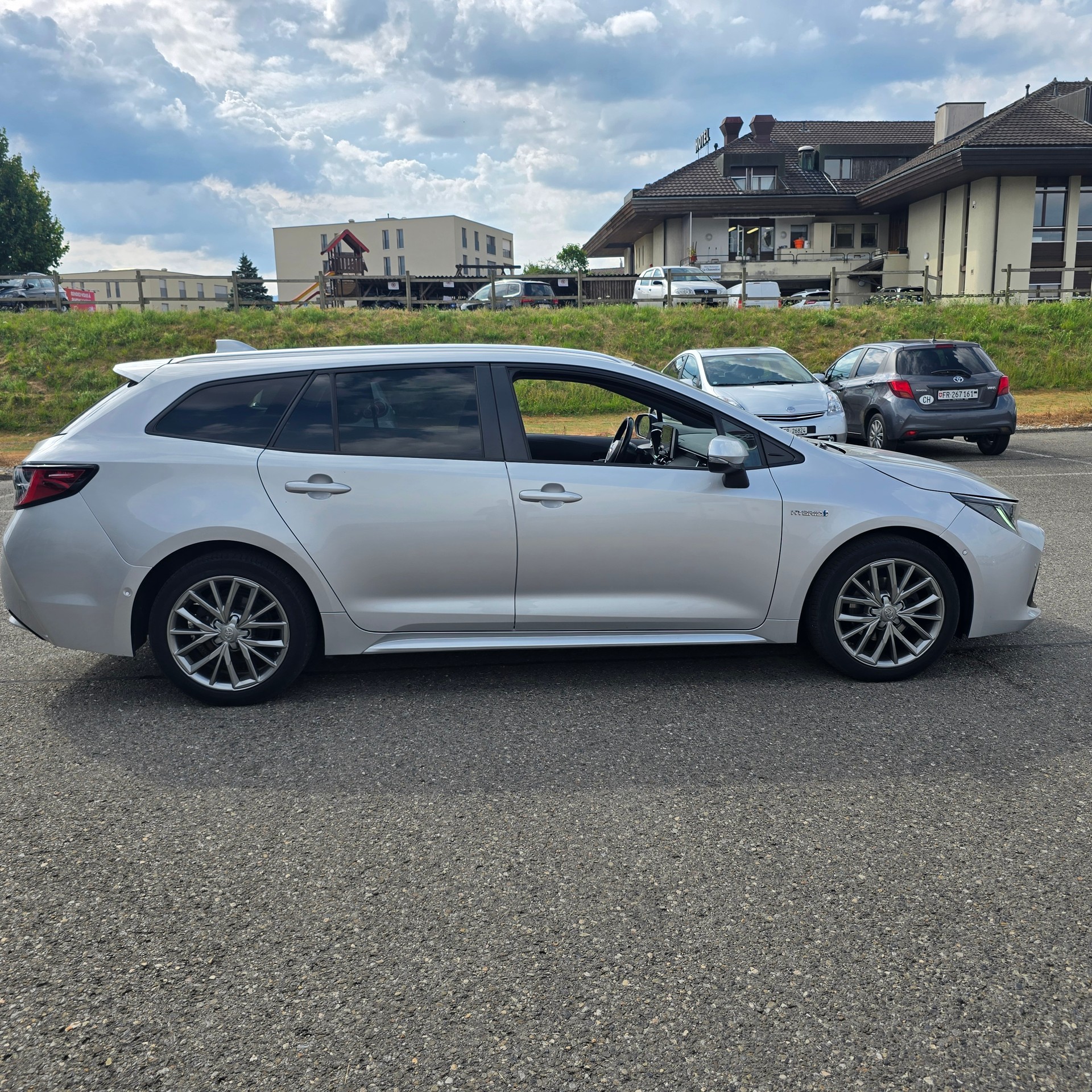 TOYOTA Corolla Touring Sports 1.8 HSD Trend e-CVT-image-6