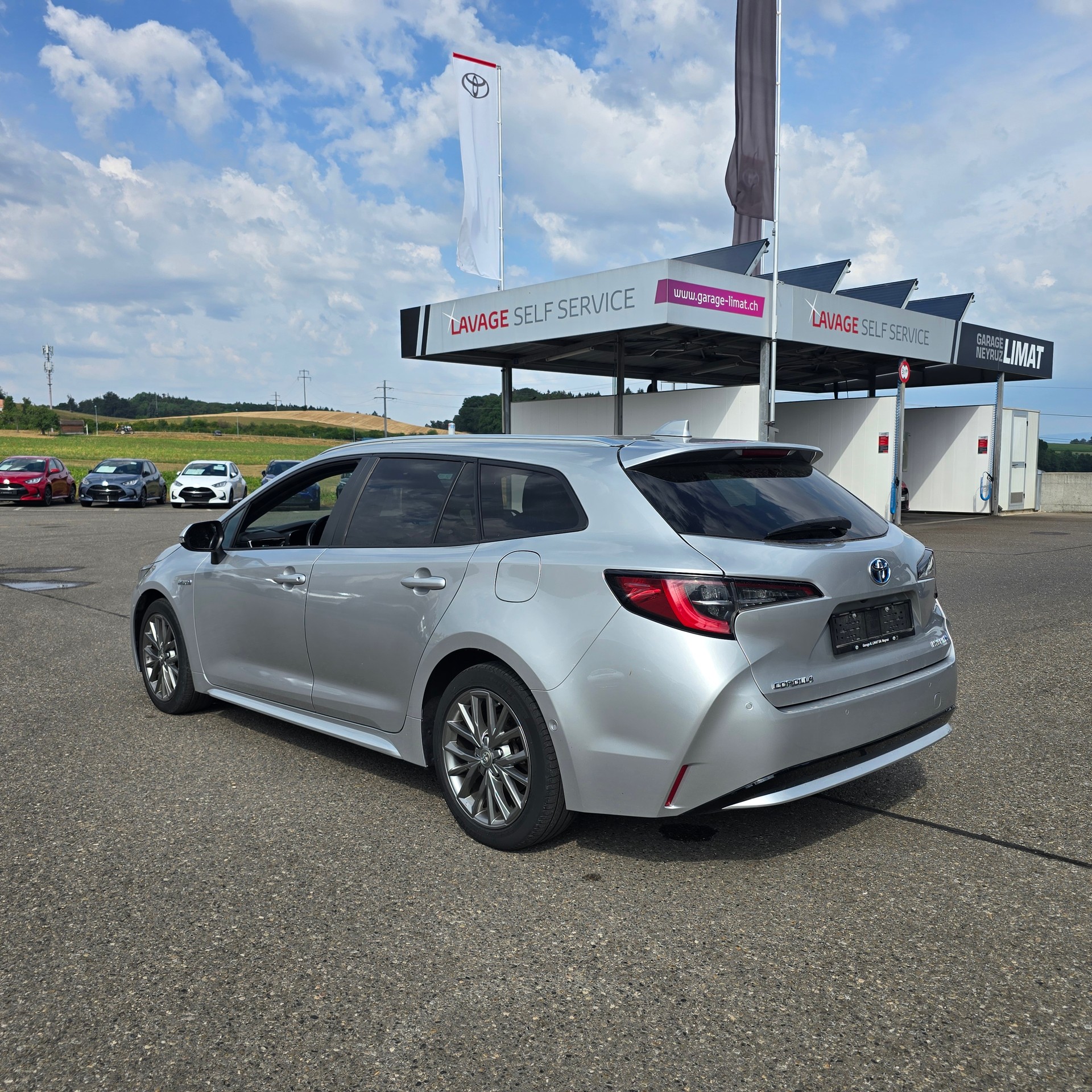 TOYOTA Corolla Touring Sports 1.8 HSD Trend e-CVT-image-2