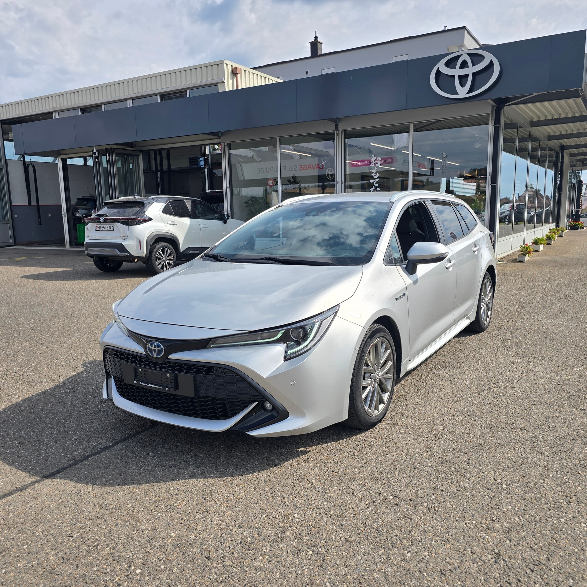TOYOTA Corolla Touring Sports 1.8 HSD Trend e-CVT-image-0