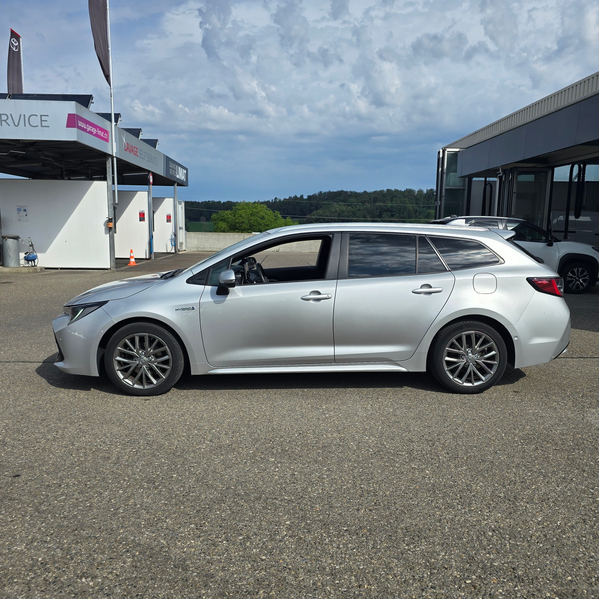 TOYOTA Corolla Touring Sports 1.8 HSD Trend e-CVT-image-1