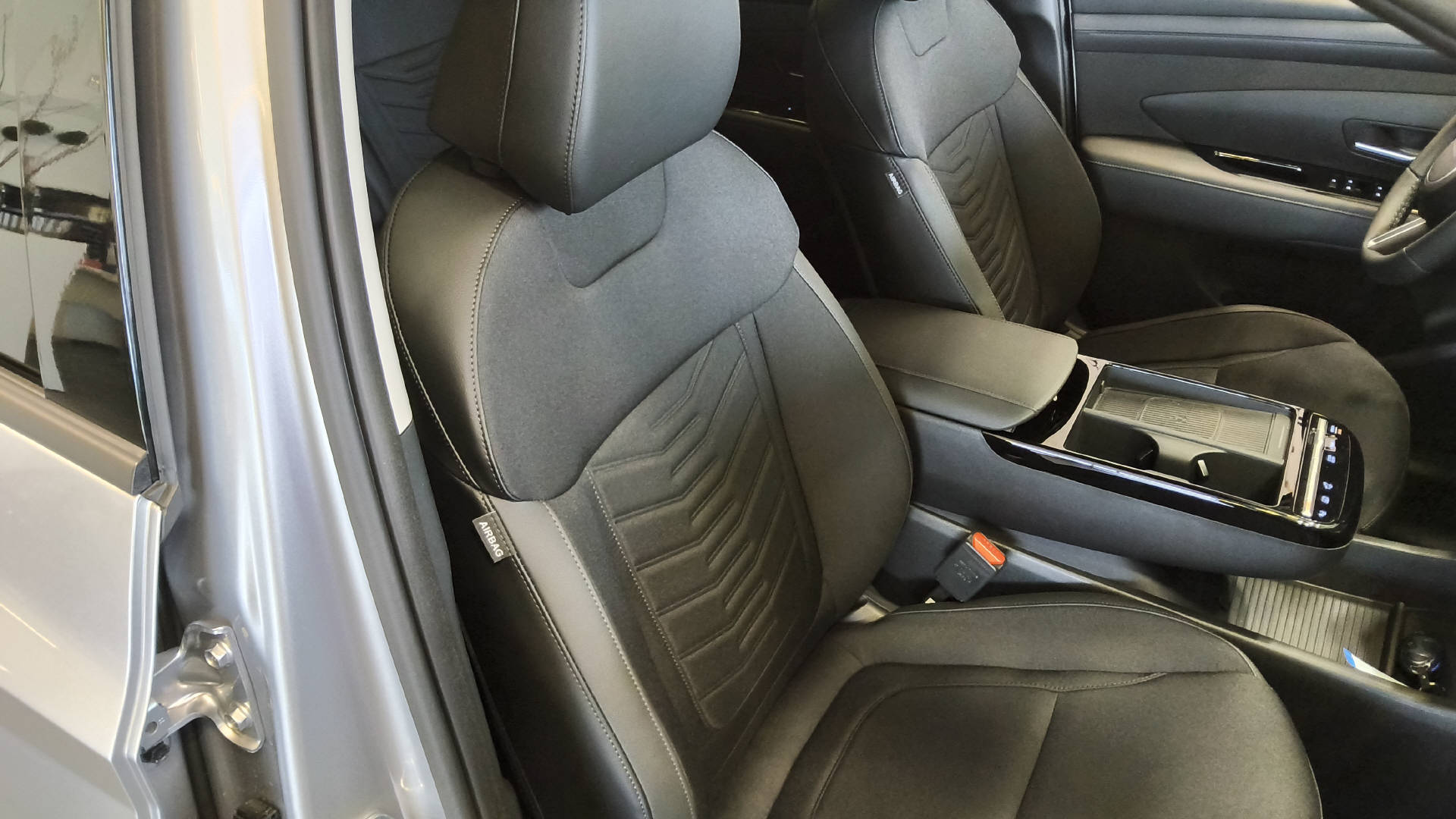 HYUNDAI Tucson 1.6 T-GDi HEV Amplia 4WD-image-16