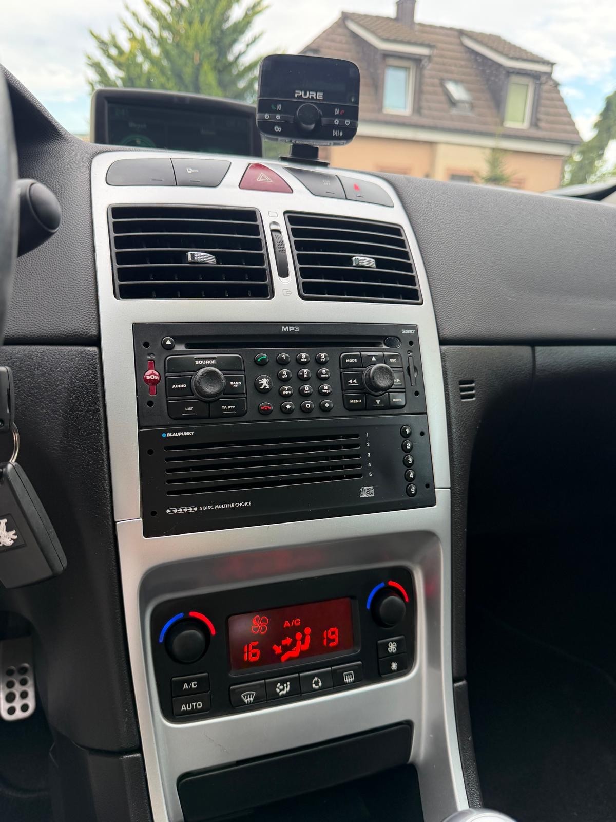 PEUGEOT 307 SW 2.0 16V Premium-image-9