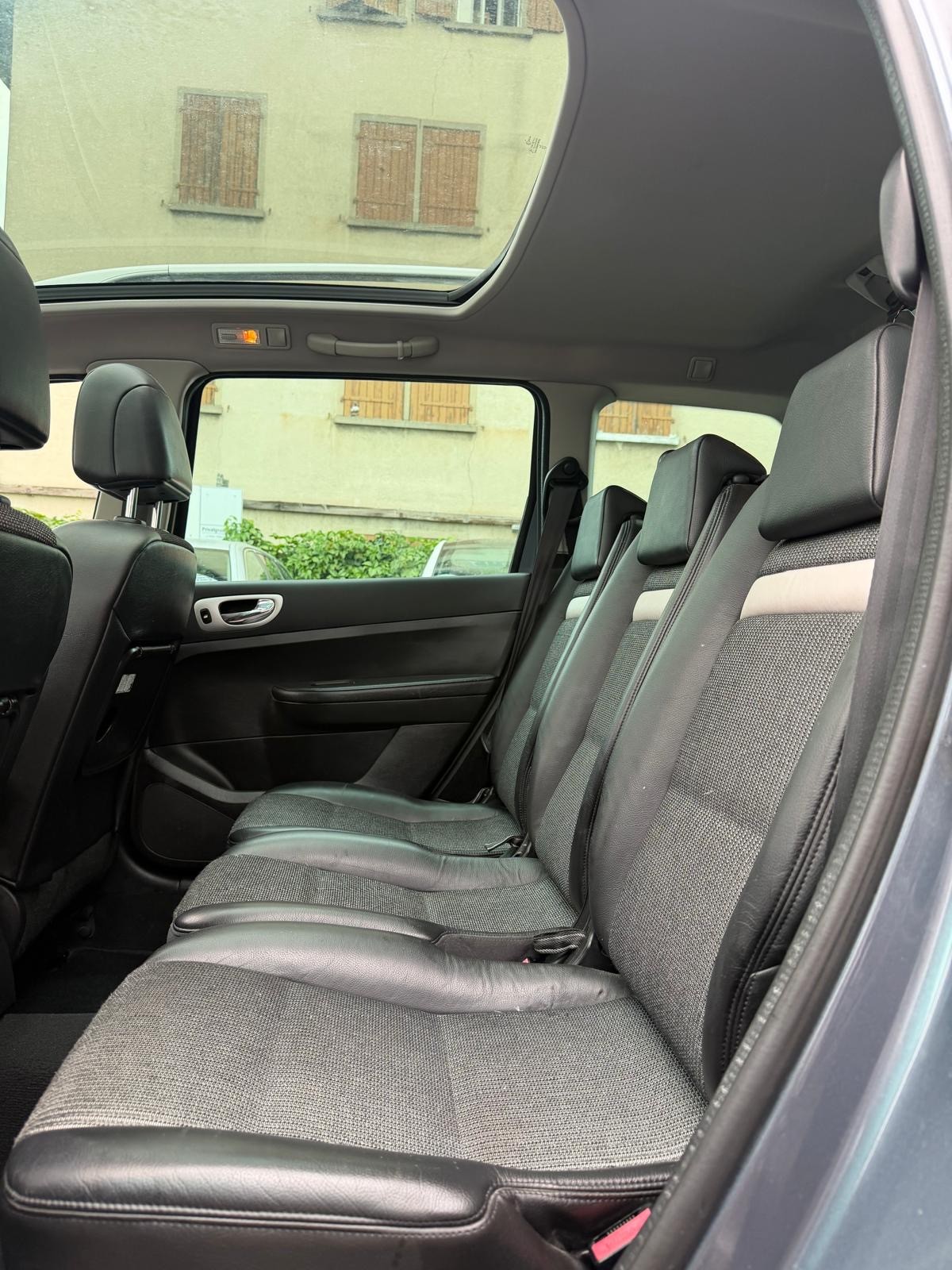 PEUGEOT 307 SW 2.0 16V Premium-image-3