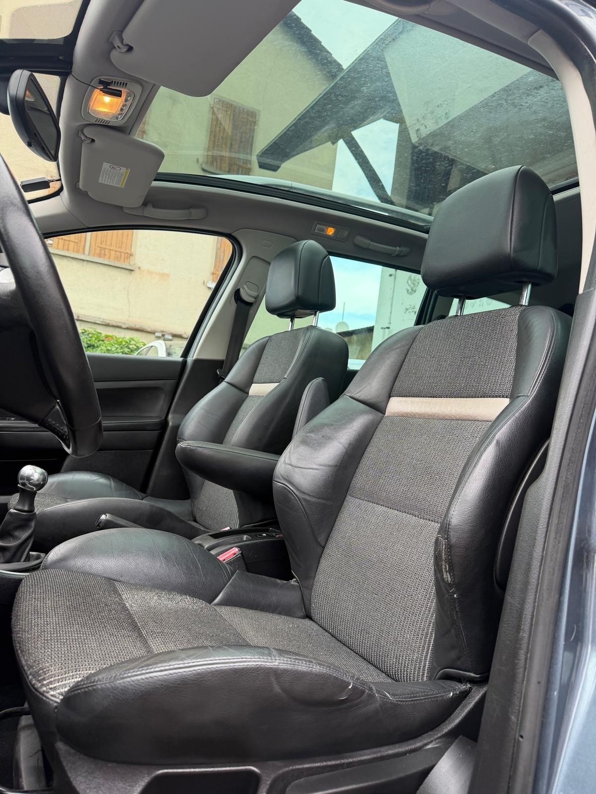PEUGEOT 307 SW 2.0 16V Premium-image-5