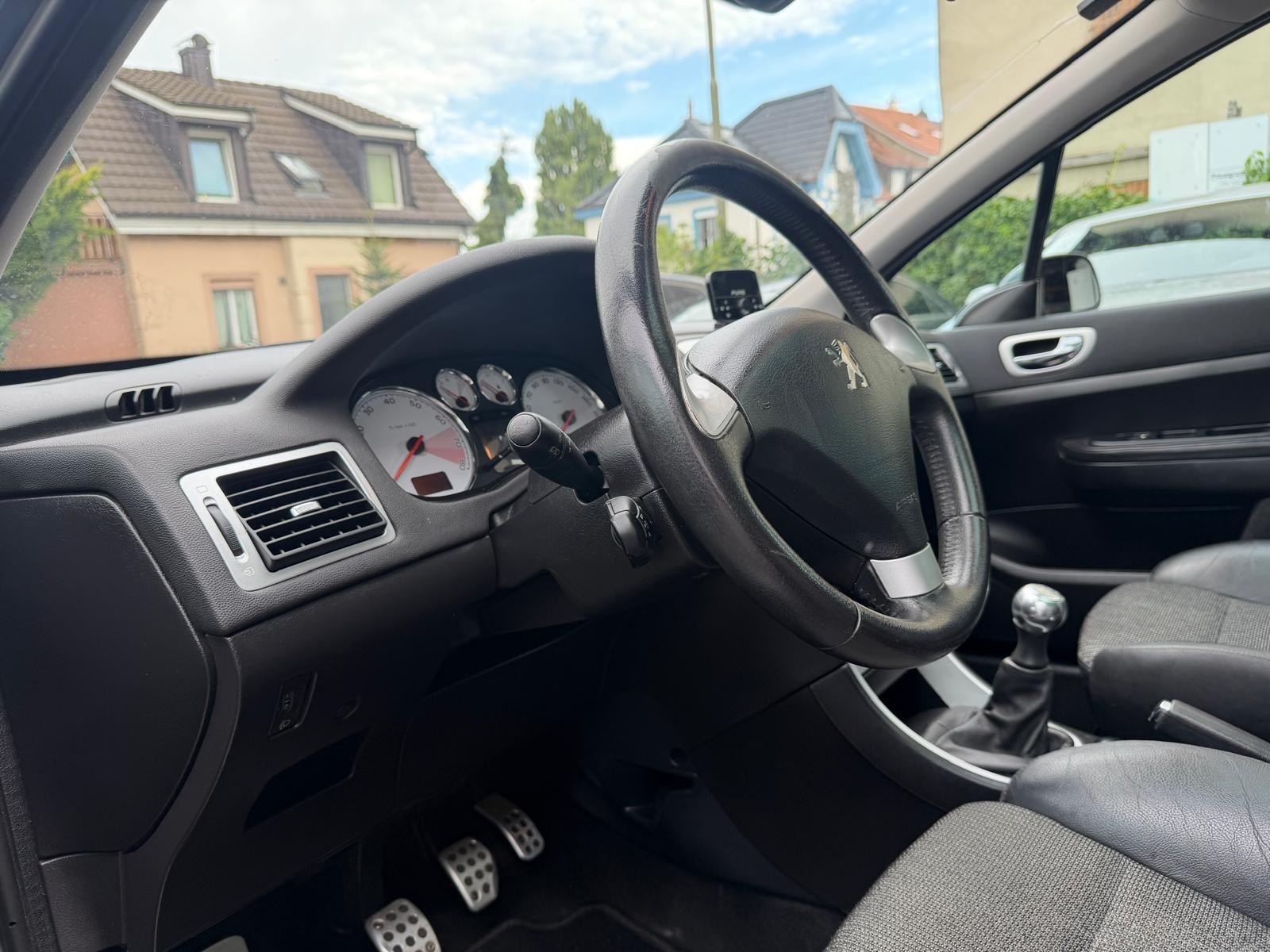 PEUGEOT 307 SW 2.0 16V Premium-image-6