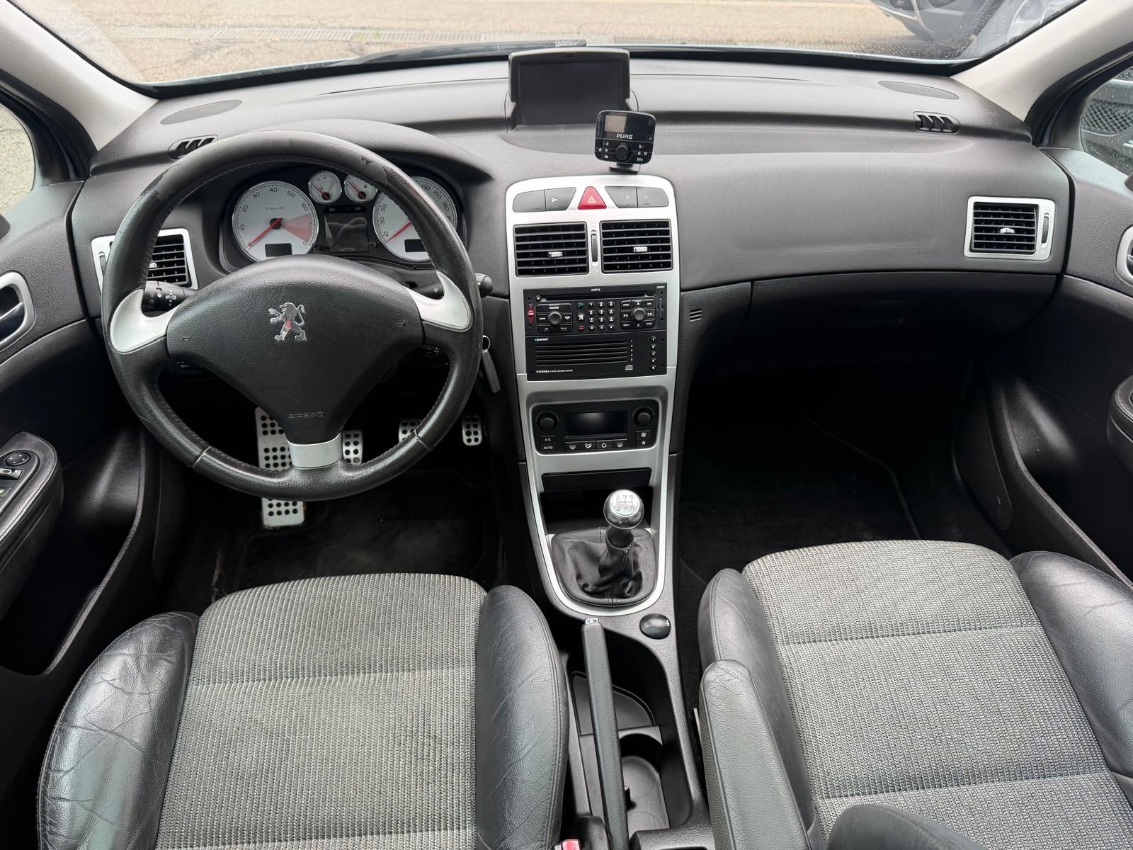 PEUGEOT 307 SW 2.0 16V Premium-image-4