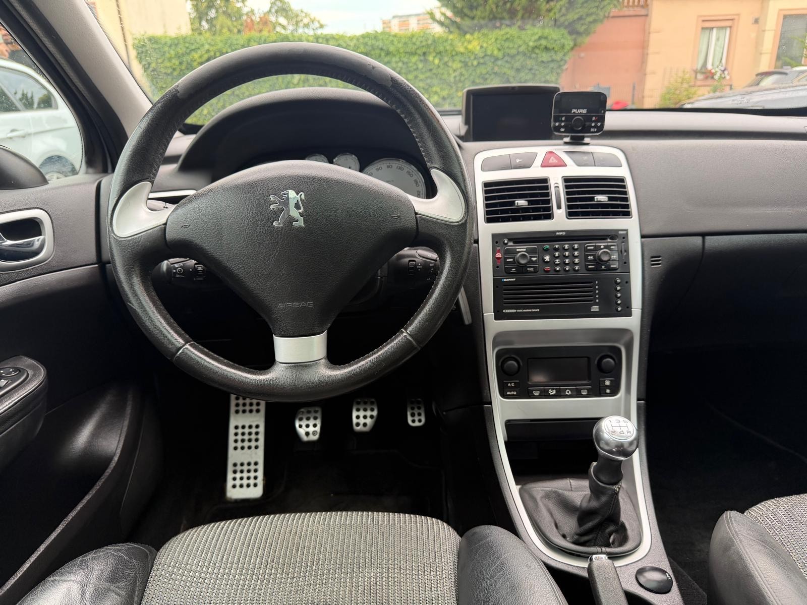 PEUGEOT 307 SW 2.0 16V Premium-image-11