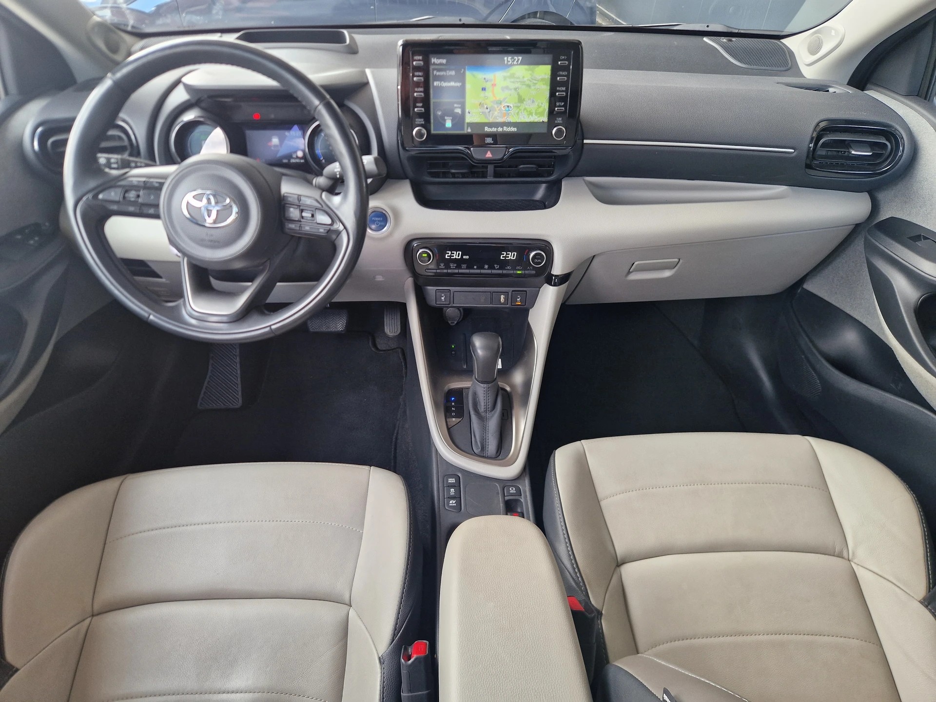 TOYOTA Yaris 1.5 PremierEd e-CVT-image-3
