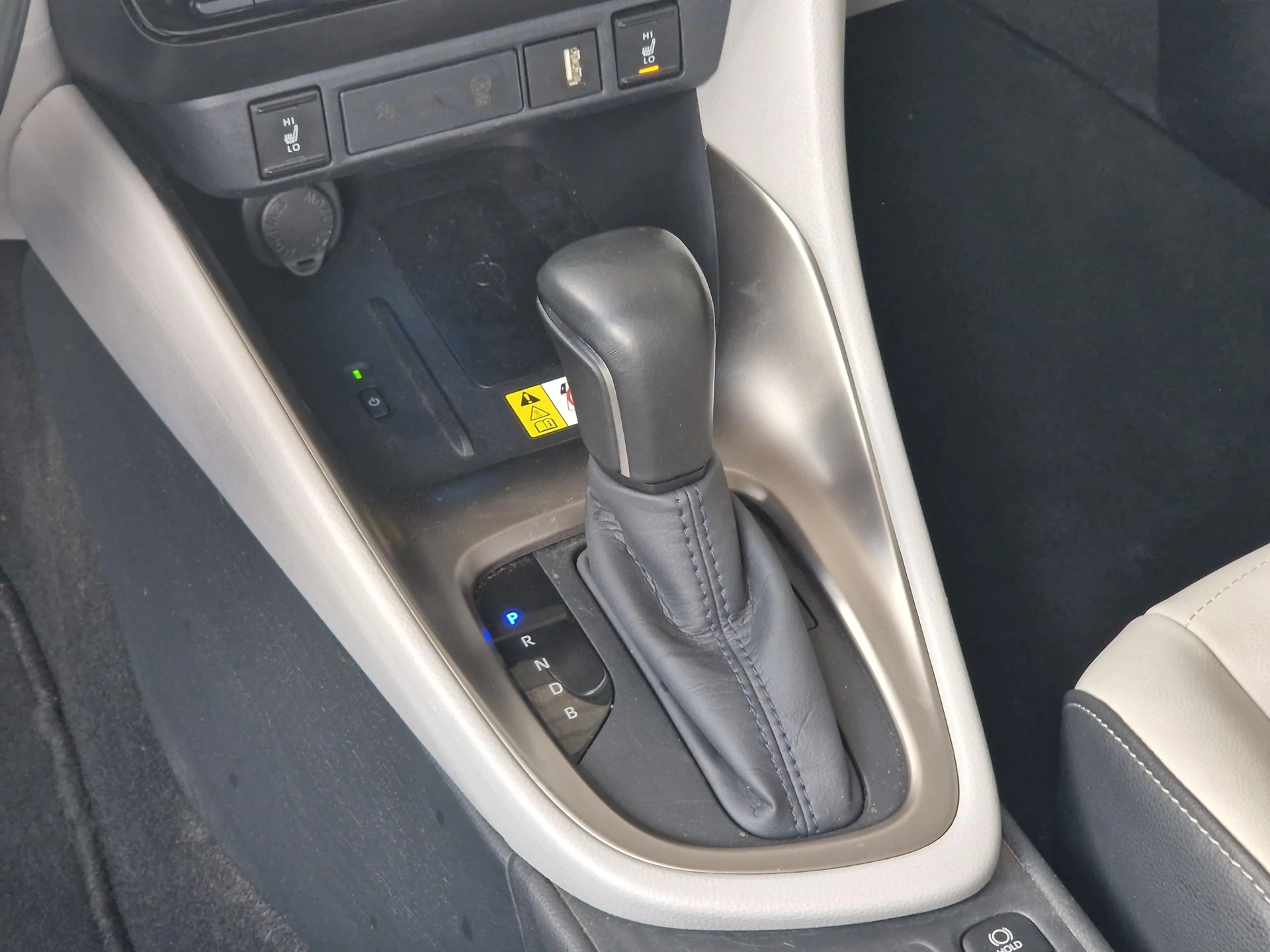 TOYOTA Yaris 1.5 PremierEd e-CVT-image-6