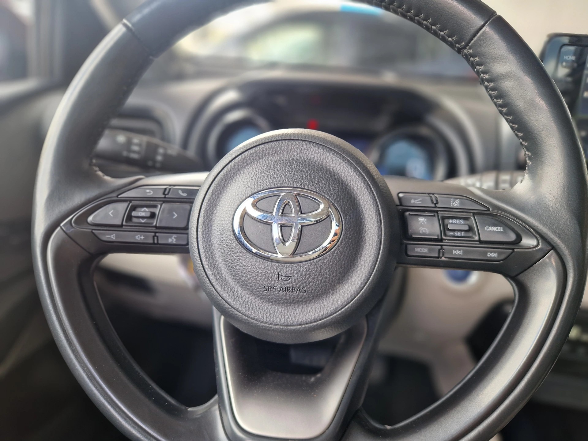 TOYOTA Yaris 1.5 PremierEd e-CVT-image-4