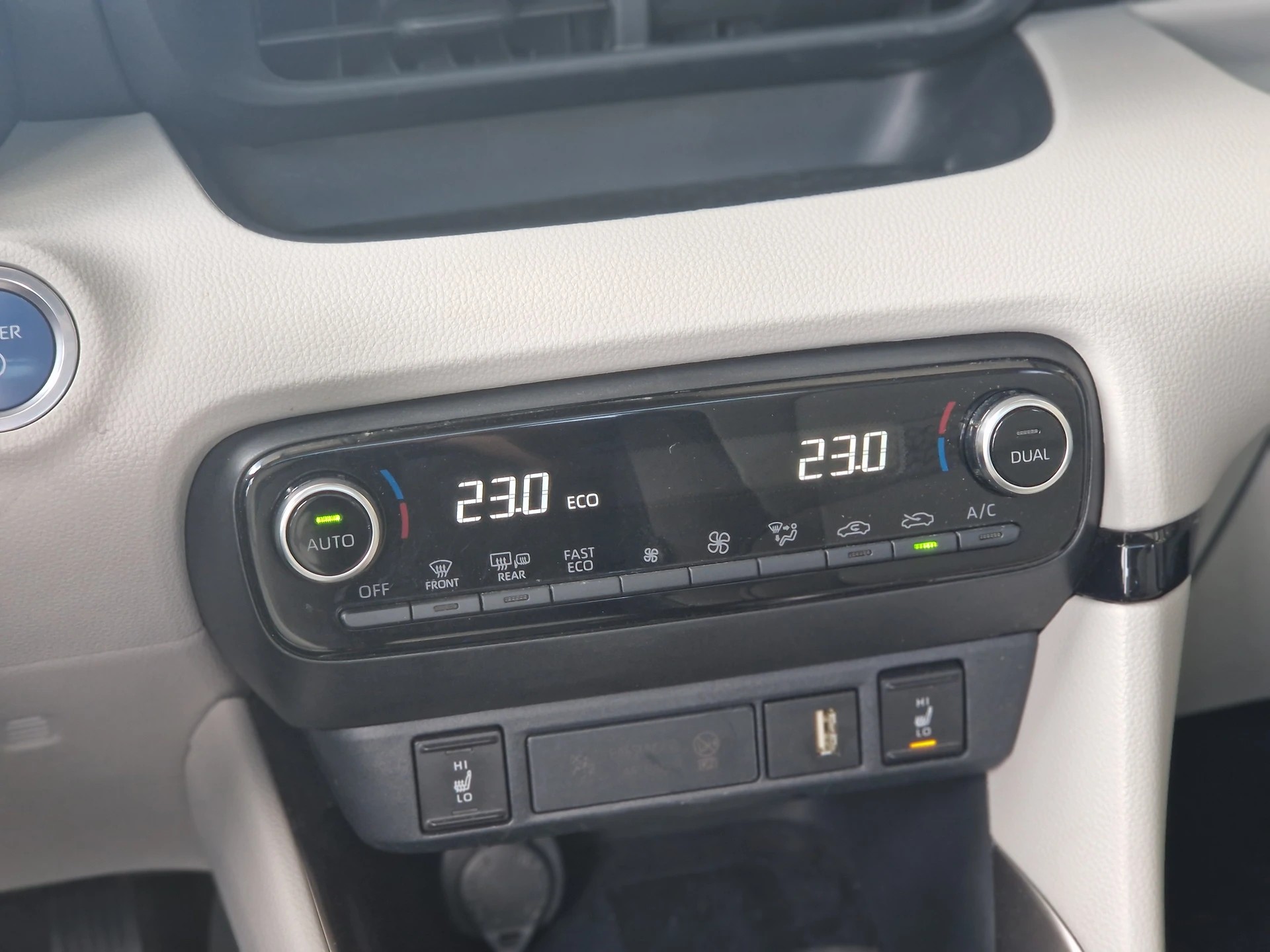 TOYOTA Yaris 1.5 PremierEd e-CVT-image-8