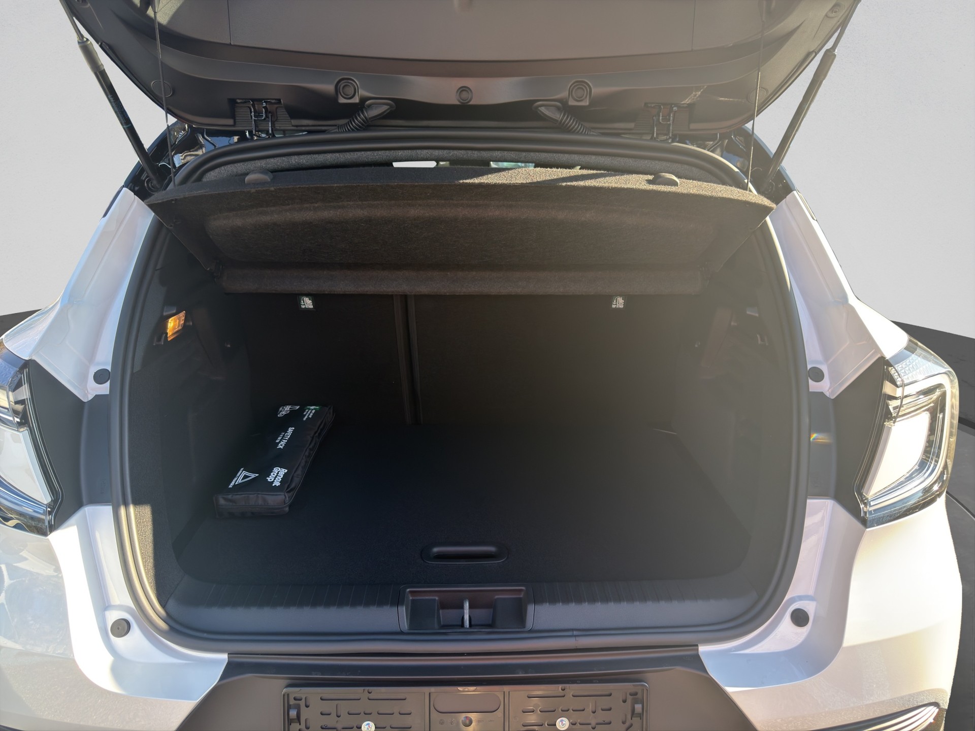 RENAULT Captur 1.8 E-Tech 160 Techno DHT-image-11