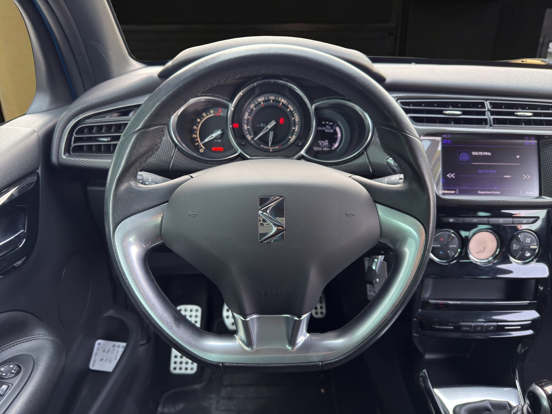 DS AUTOMOBILES DS 3 1.6 THP Sport Chic Plus-image-11