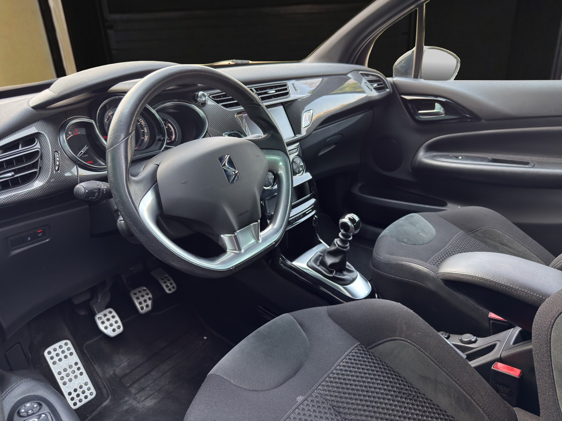 DS AUTOMOBILES DS 3 1.6 THP Sport Chic Plus-image-8