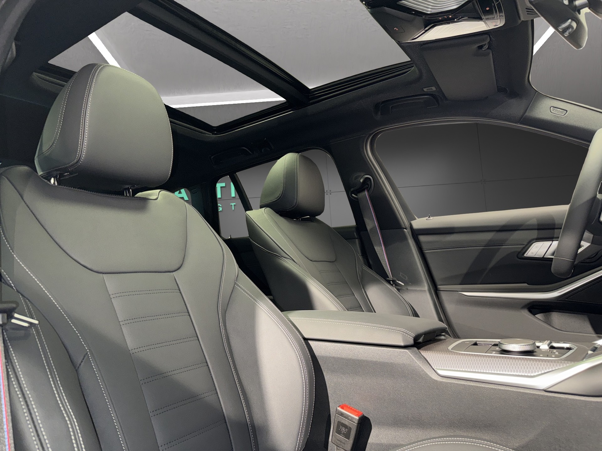 BMW M340i xDrive Touring-image-14