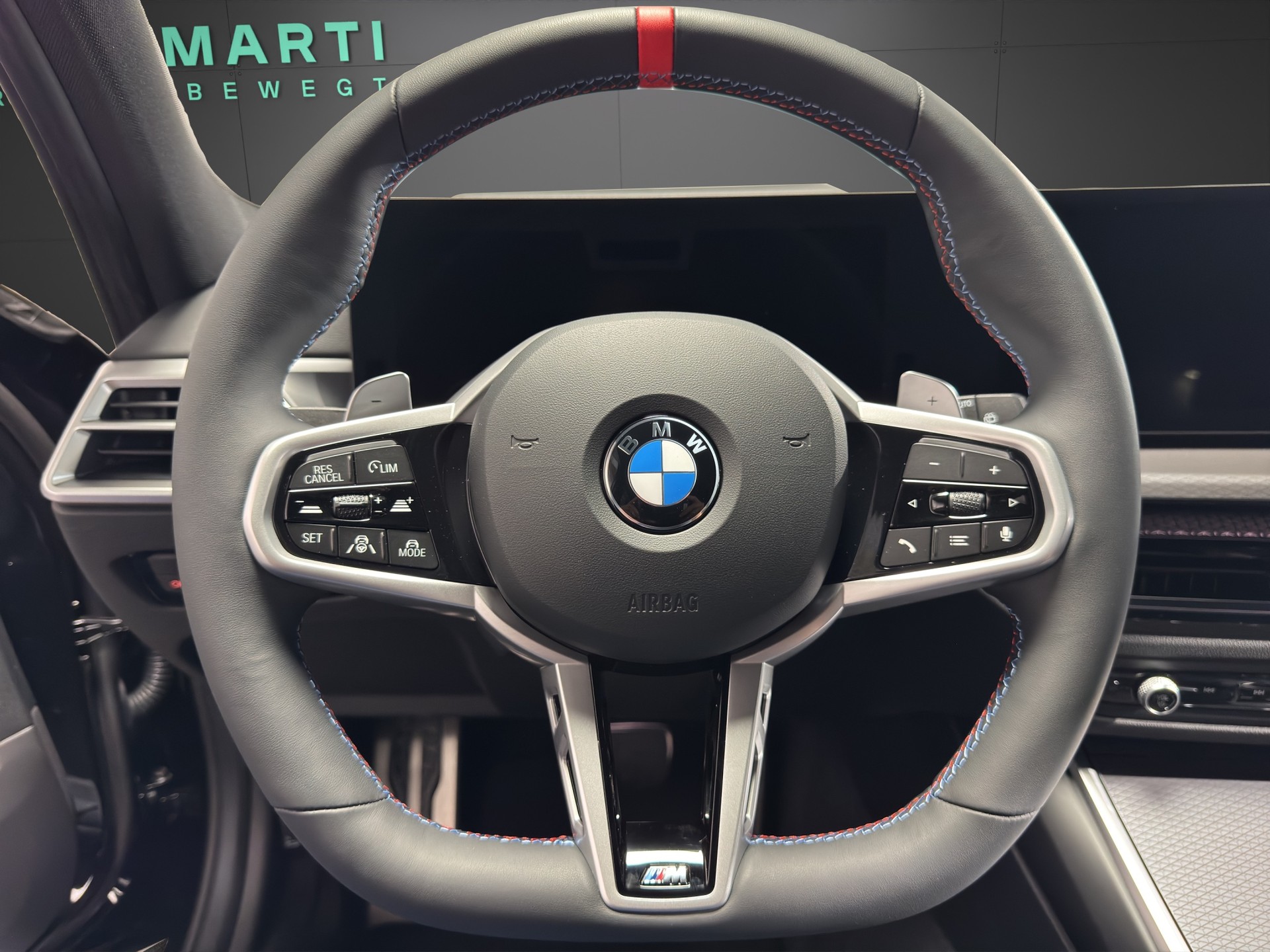 BMW M340i xDrive Touring-image-11
