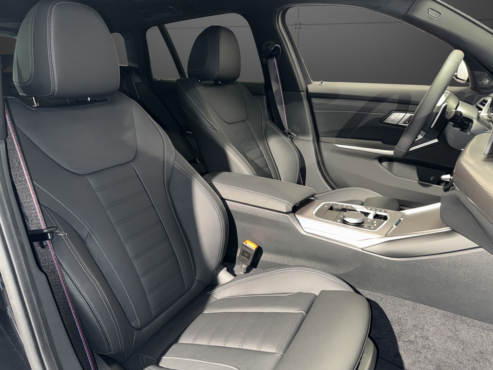 BMW M340i xDrive Touring-image-12