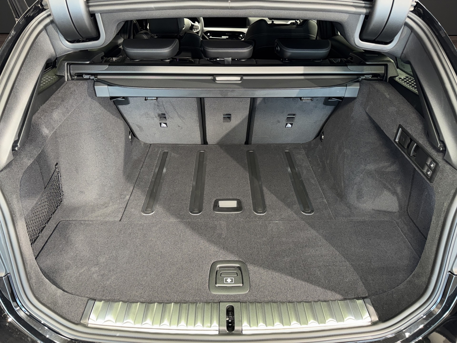 BMW M340i xDrive Touring-image-21