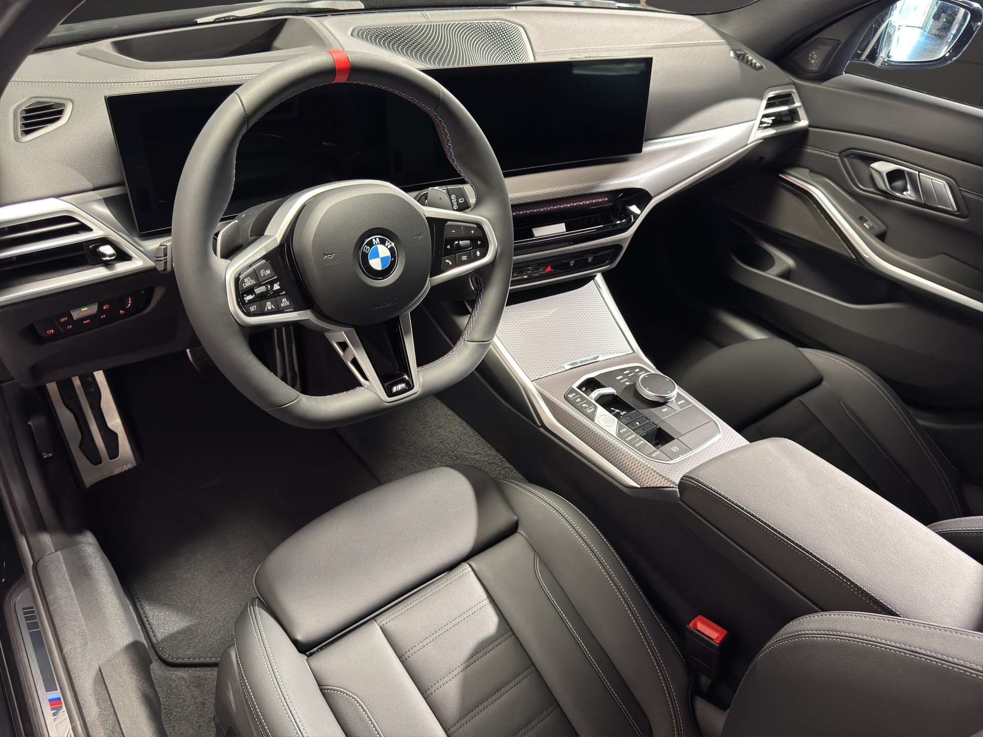 BMW M340i xDrive Touring-image-9