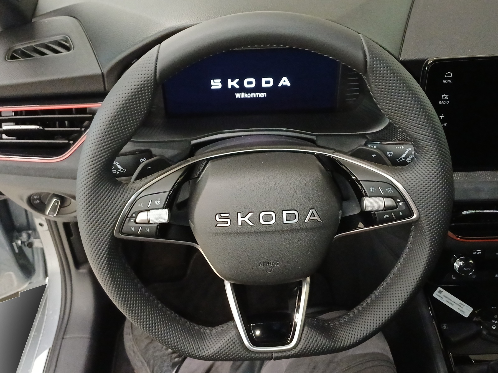 SKODA Kamiq 1.5 TSI Dynamic DSG-image-9