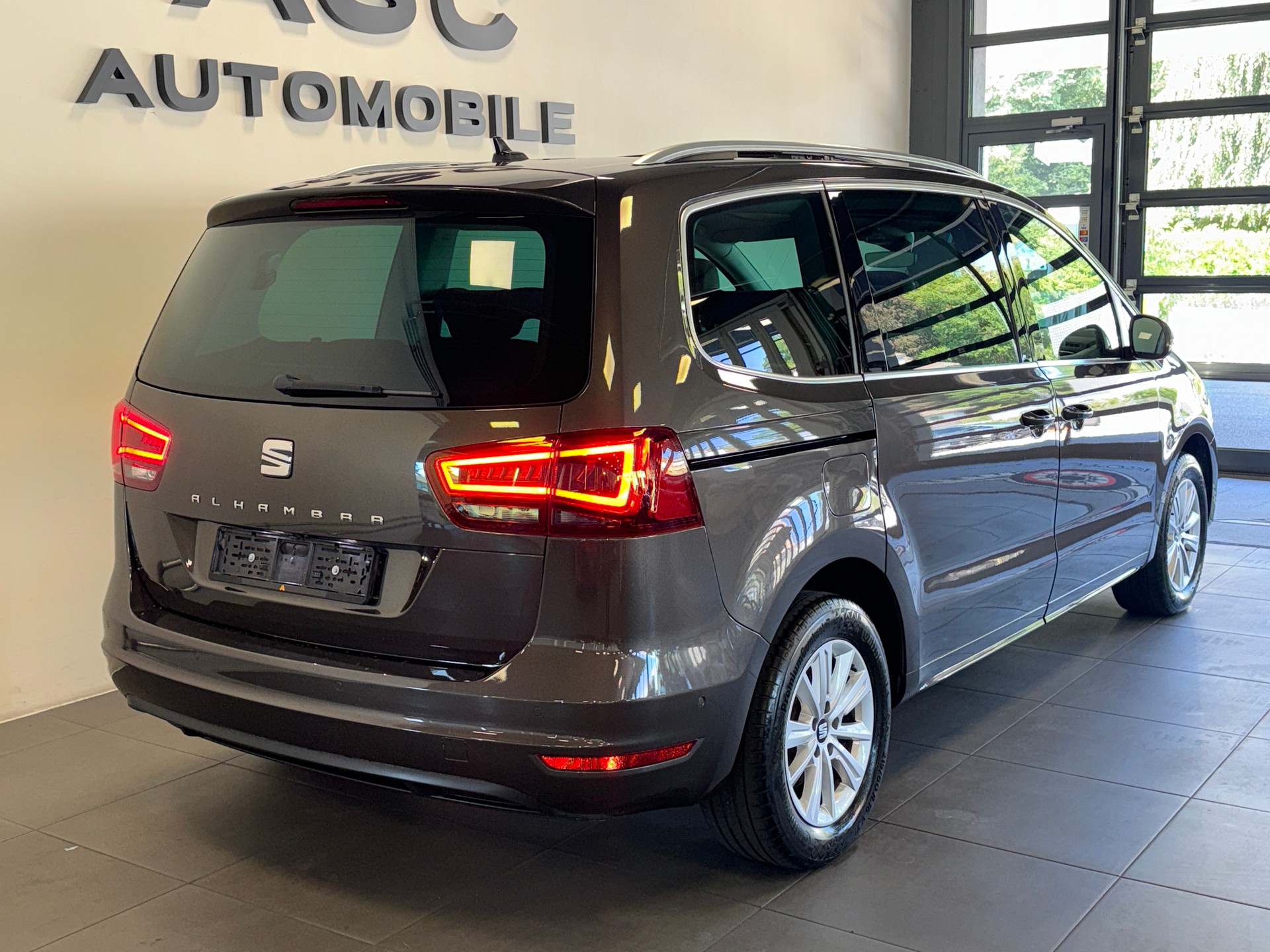 SEAT Alhambra 2.0 TDI DSG Style 7-Platz *Panoramadach & Leder*-image-3