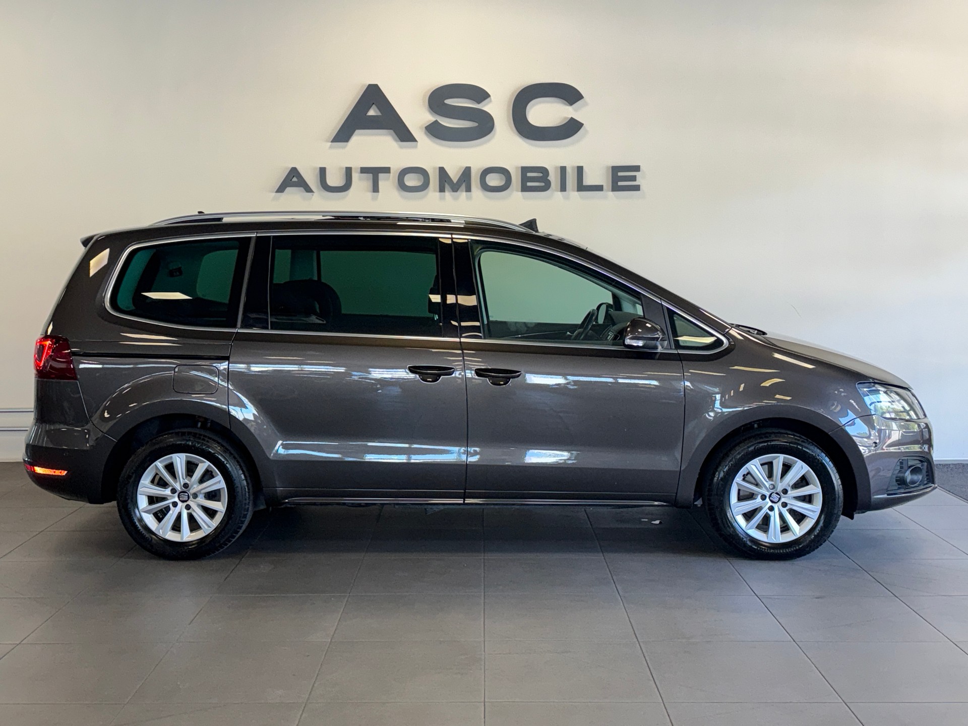 SEAT Alhambra 2.0 TDI DSG Style 7-Platz *Panoramadach & Leder*-image-1