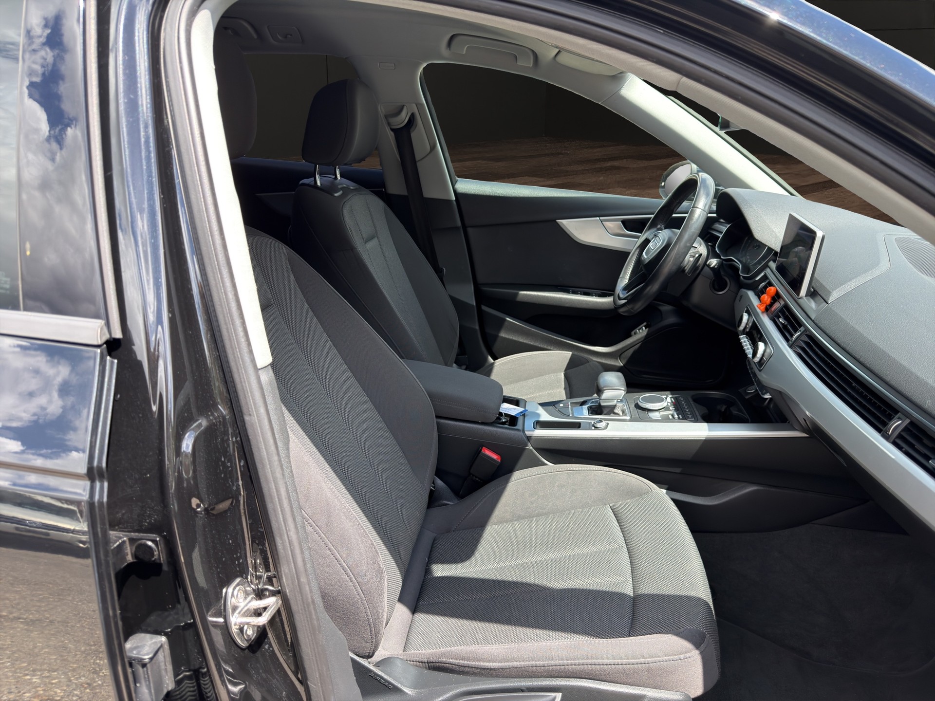 AUDI A4 Avant 2.0 TDI S-tronic-image-13