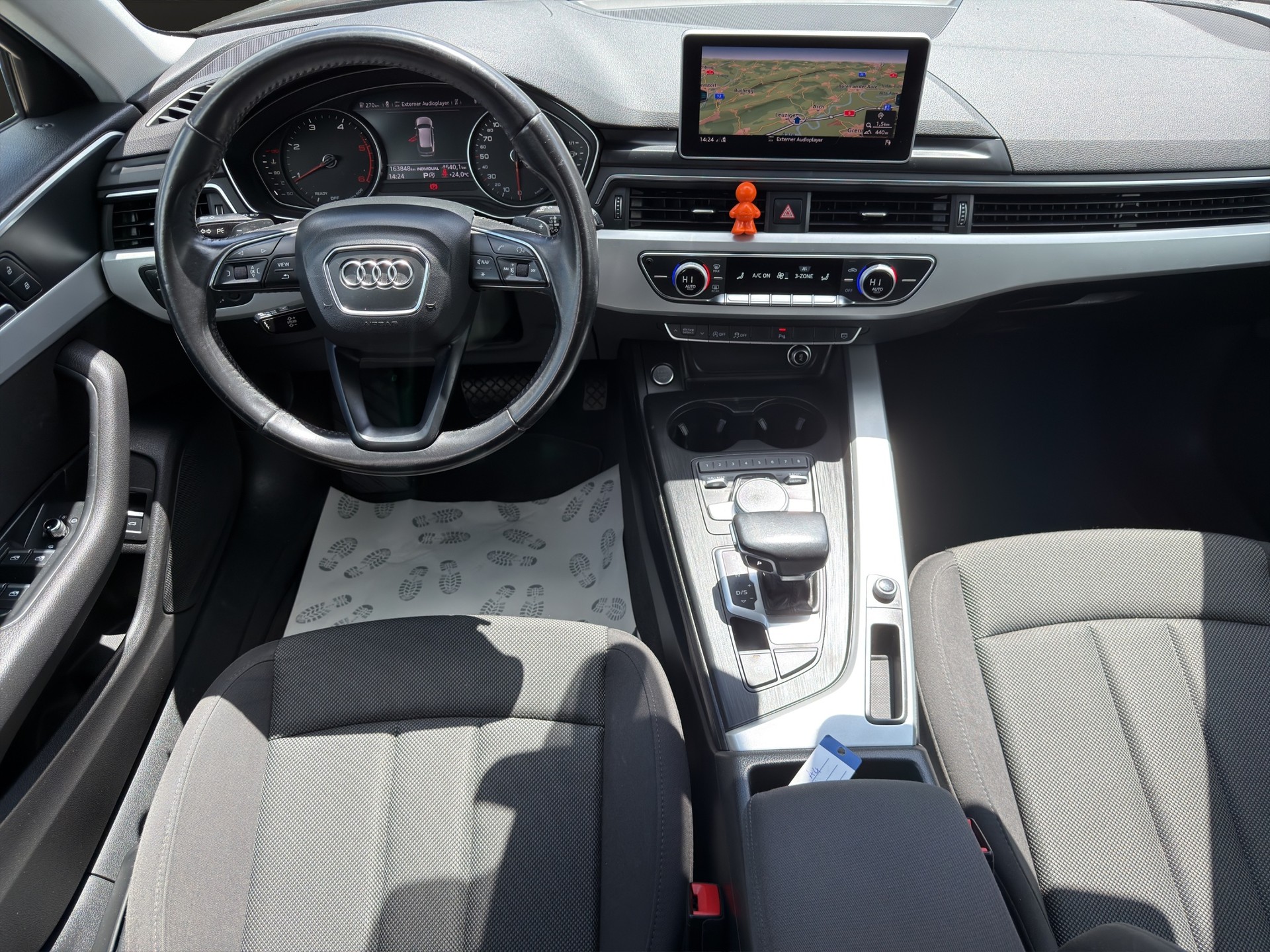 AUDI A4 Avant 2.0 TDI S-tronic-image-9