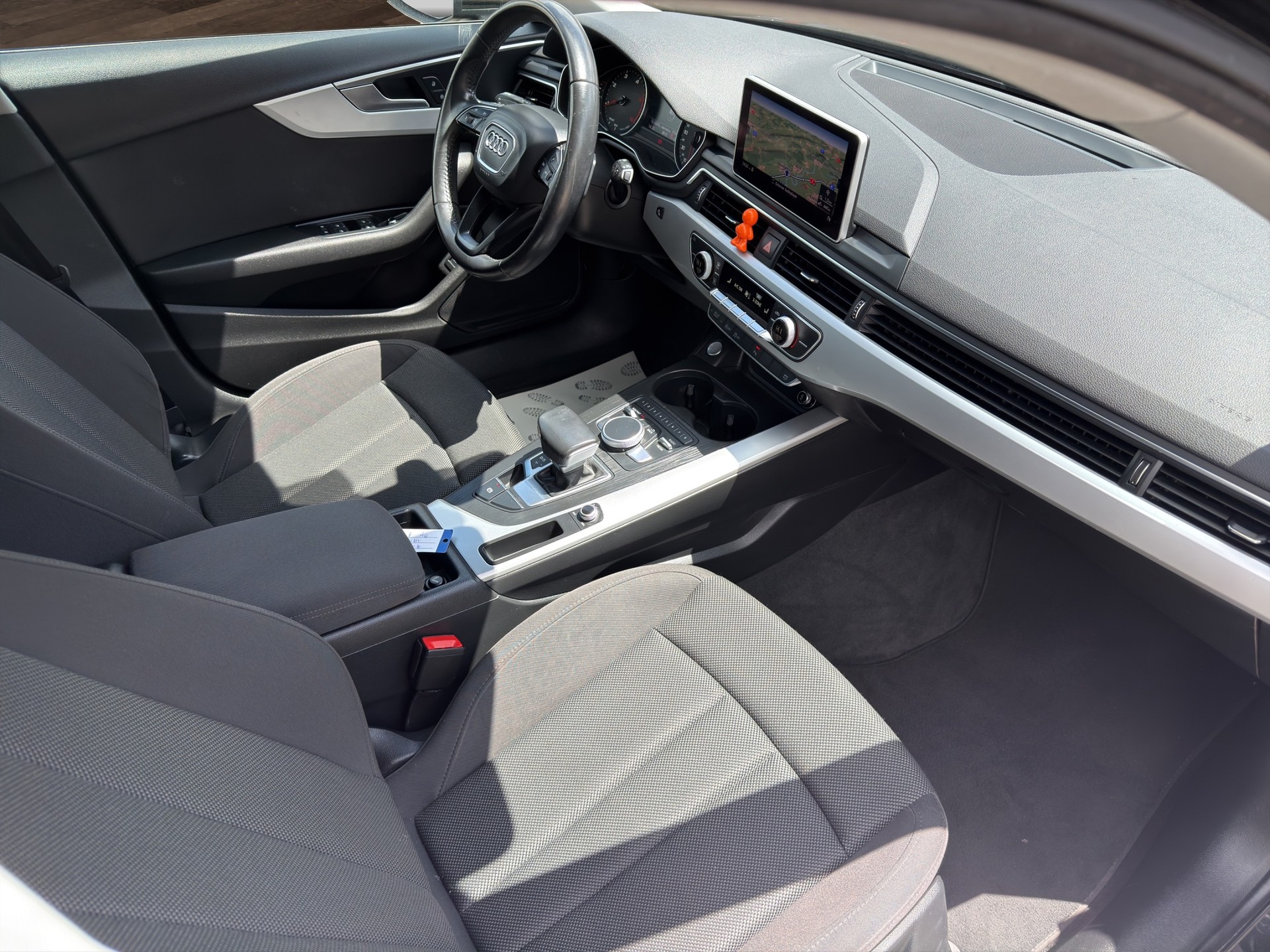 AUDI A4 Avant 2.0 TDI S-tronic-image-10