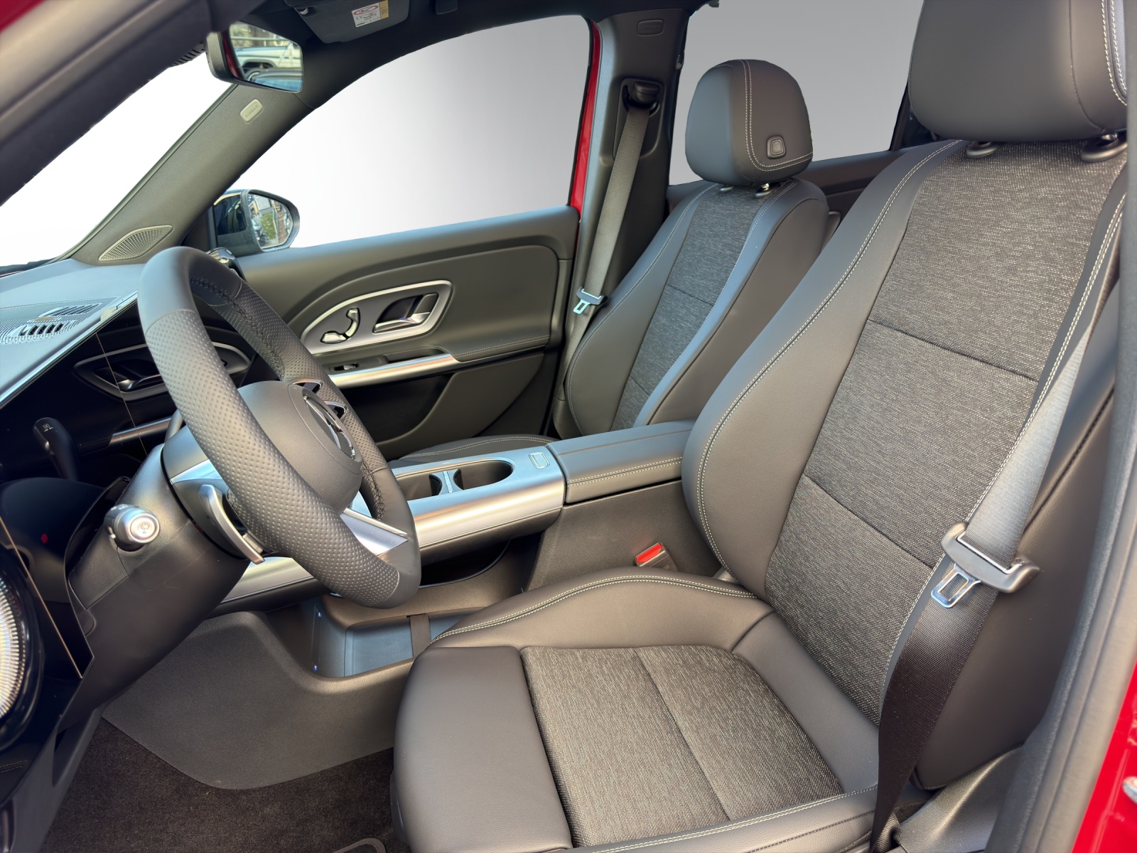 MERCEDES-BENZ GLB 200 4Matic 8G-Tronic-image-8