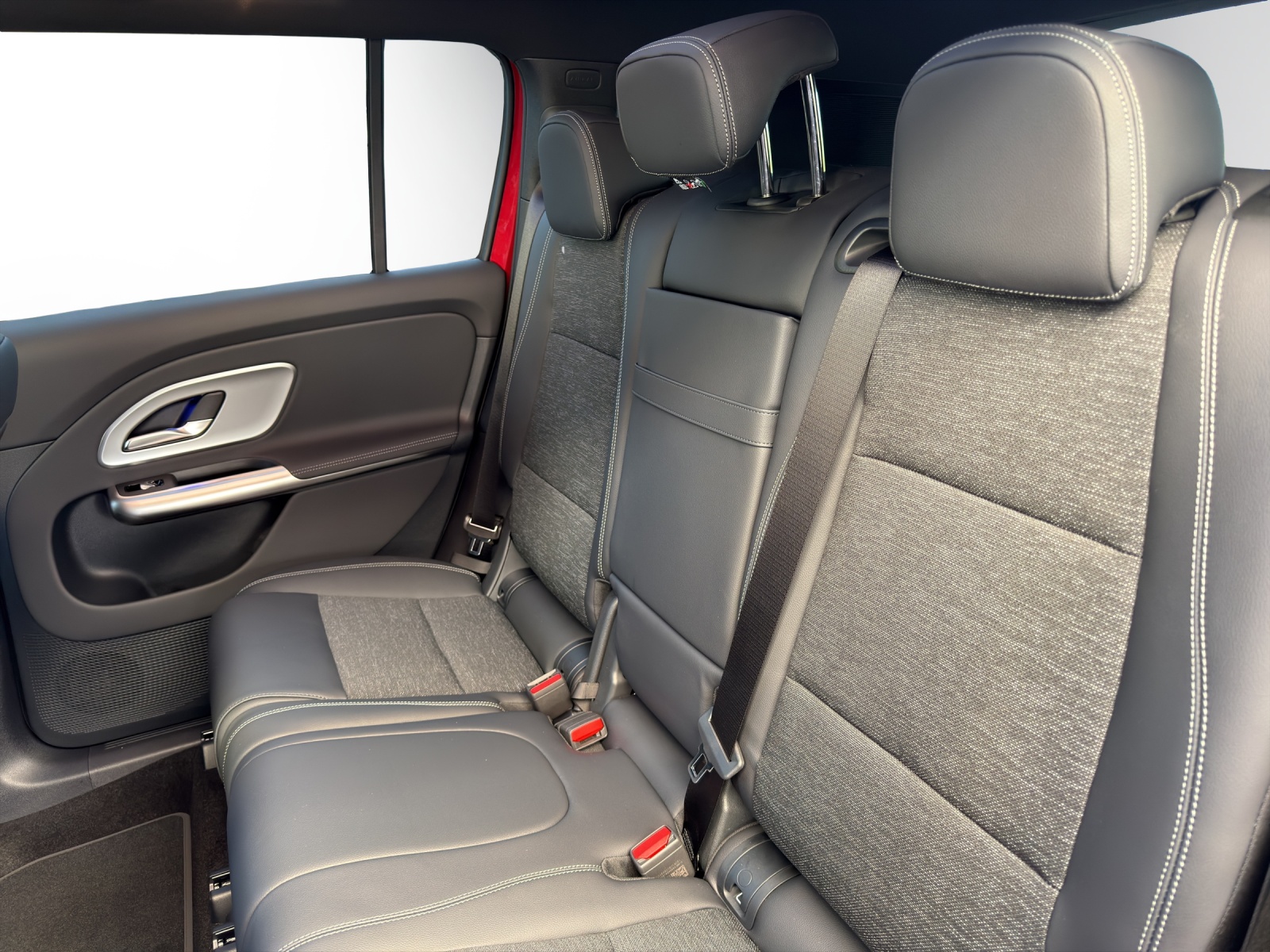 MERCEDES-BENZ GLB 200 4Matic 8G-Tronic-image-10
