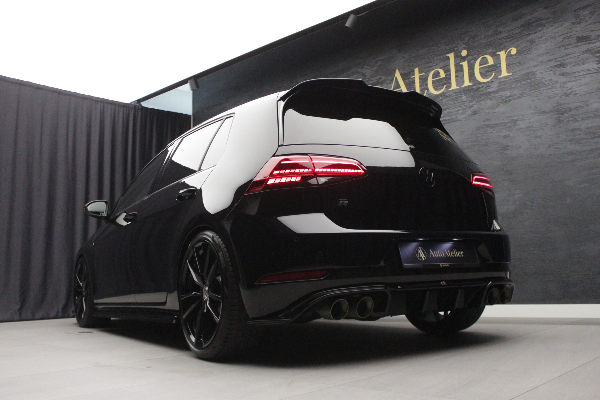VW Golf 2.0 TSI R 4Motion DSG-image-10