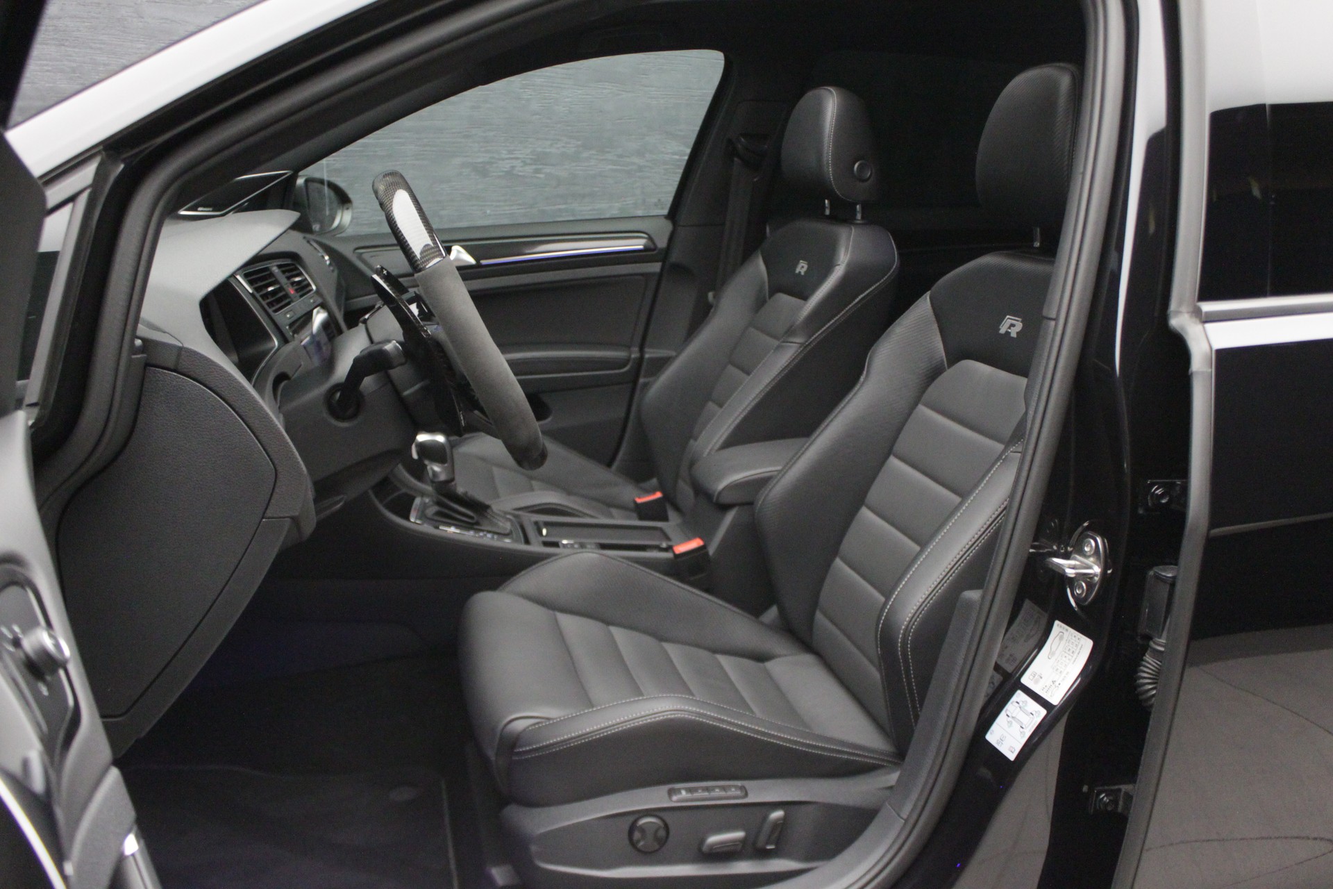 VW Golf 2.0 TSI R 4Motion DSG-image-16