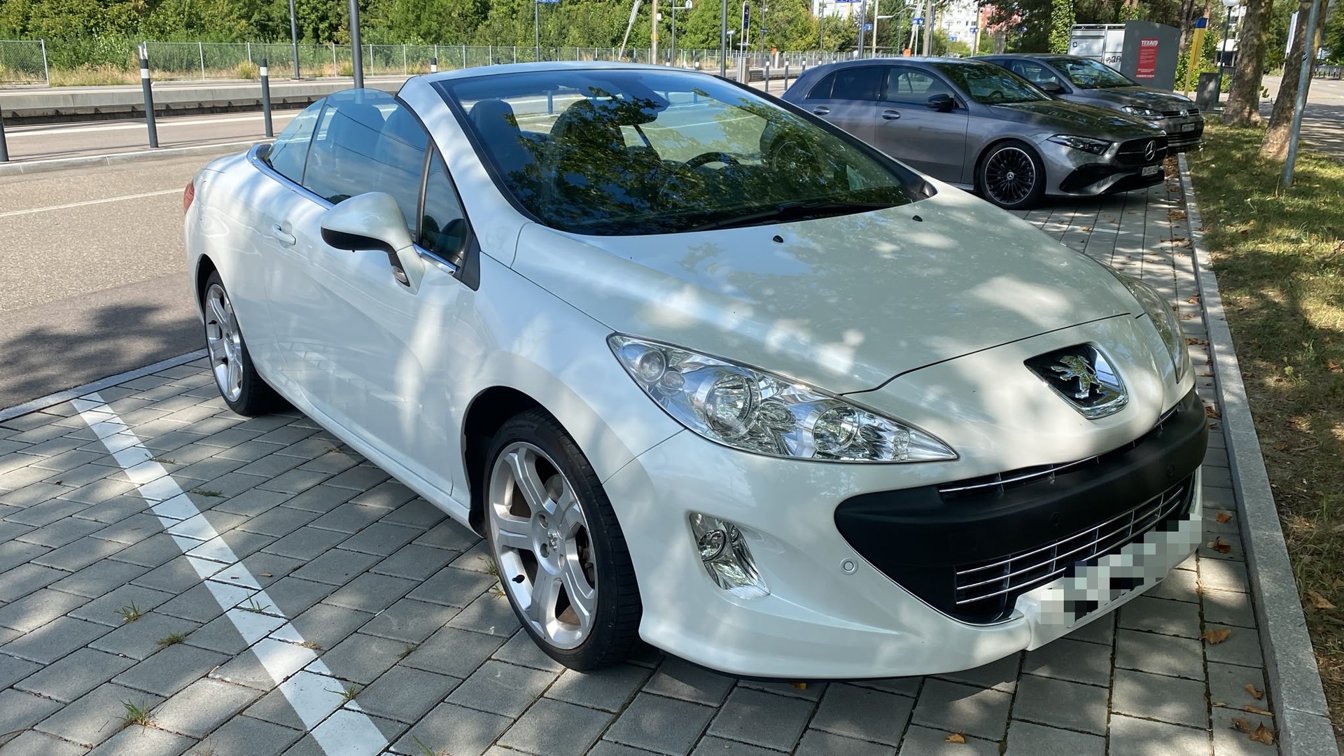 PEUGEOT 308 CC 1.6 16V Turbo Platinum Automatic-image-2