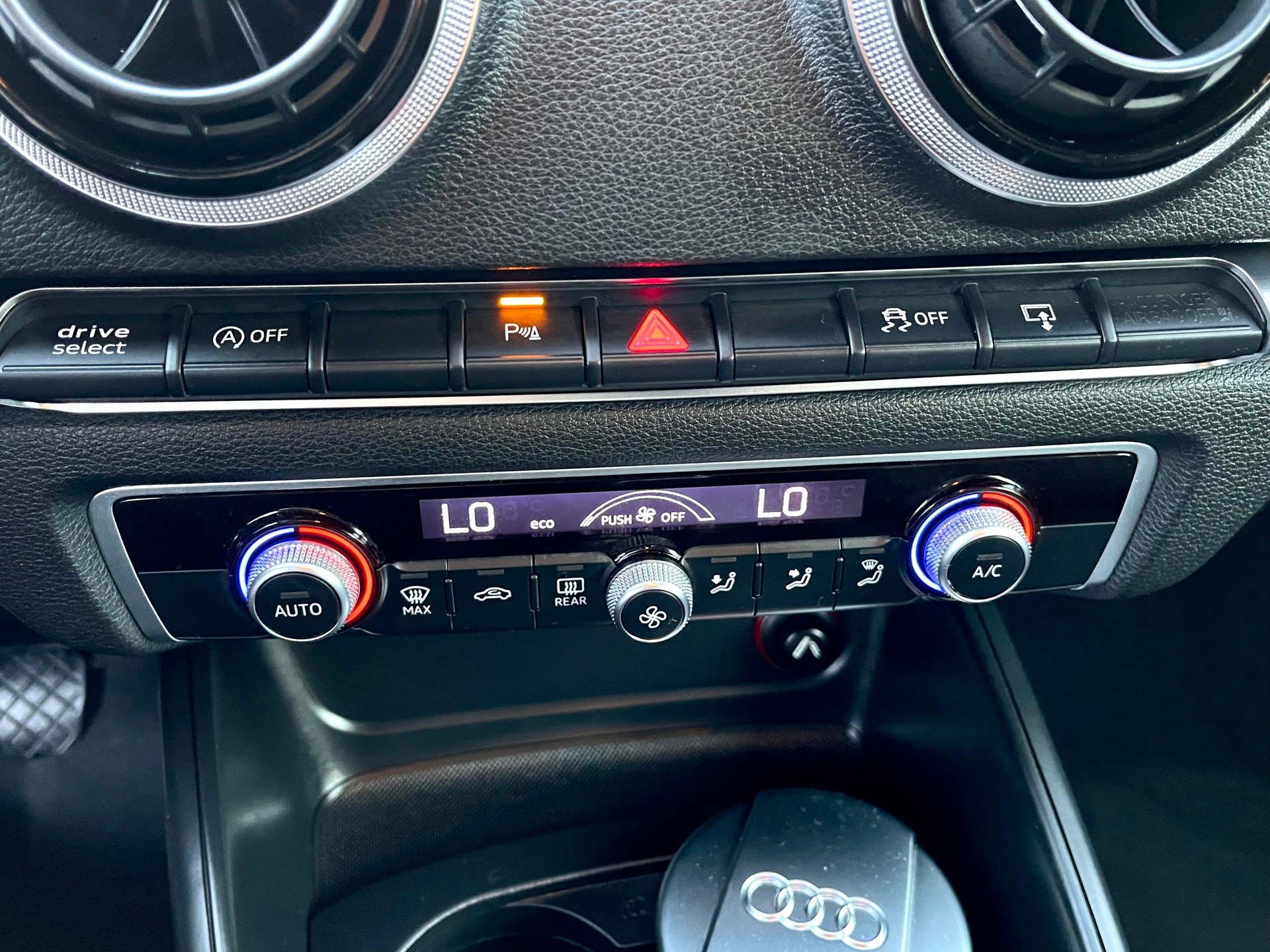 AUDI A3 Sportback 1.4 TFSI Ambiente-image-17