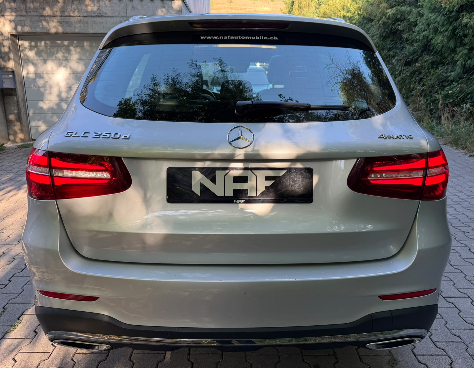 MERCEDES-BENZ GLC 250 d AMG Line 4Matic 9G-Tronic-image-4